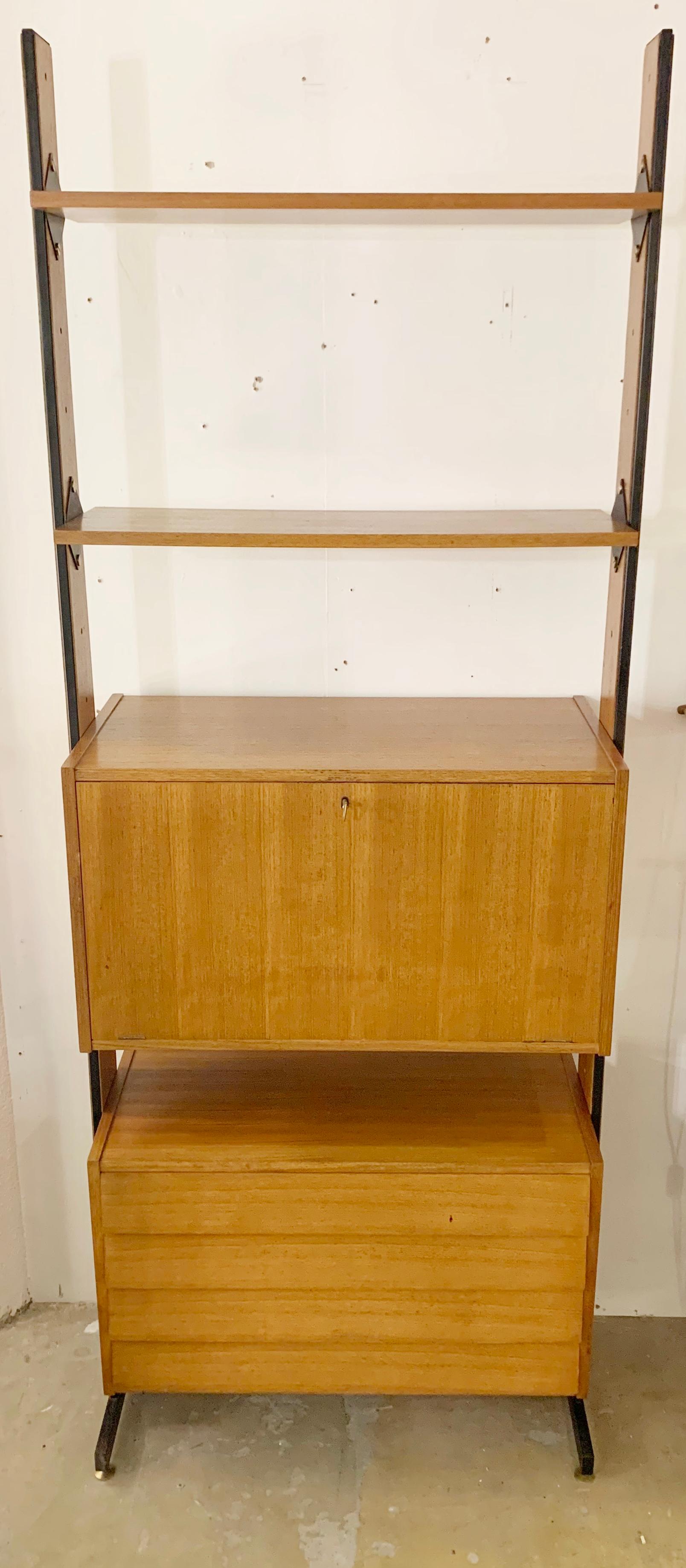 Mid-Century Wooden Drawers Wall Unit, Italy, 1960s In Good Condition In Brussels, BE
