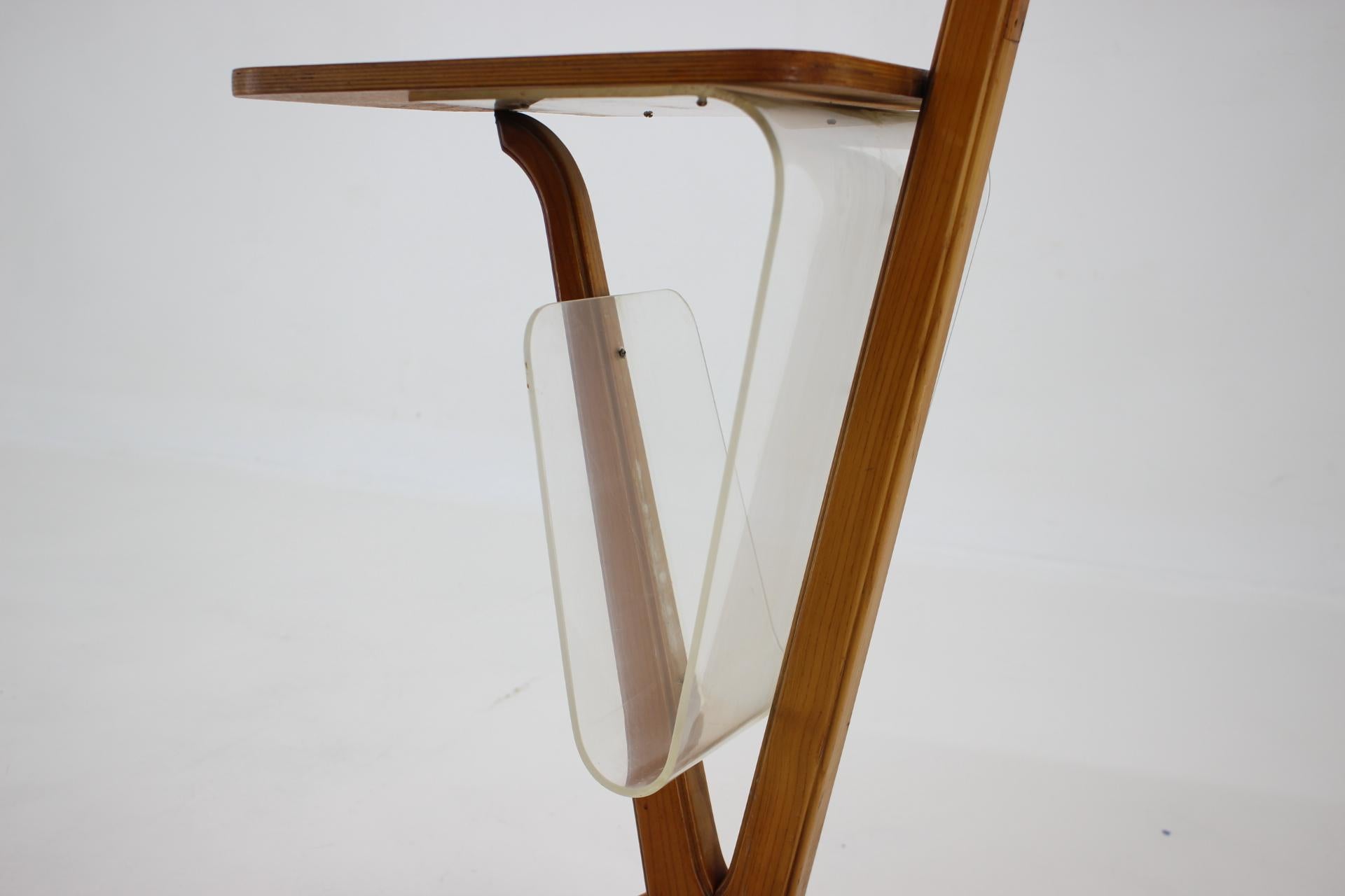 Mid-Century Wooden Floor Lamp by ULUV, 1950s / Czechoslovakia In Good Condition For Sale In Praha, CZ
