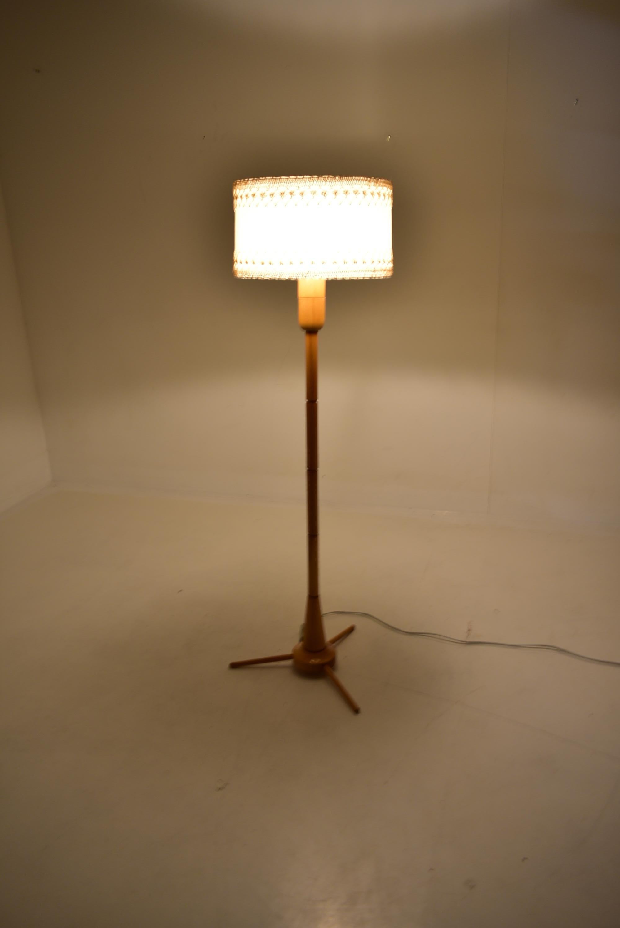 Mid-Century Wooden Floor Lamp by Uluv, 1950s / Czechoslovakia For Sale 3