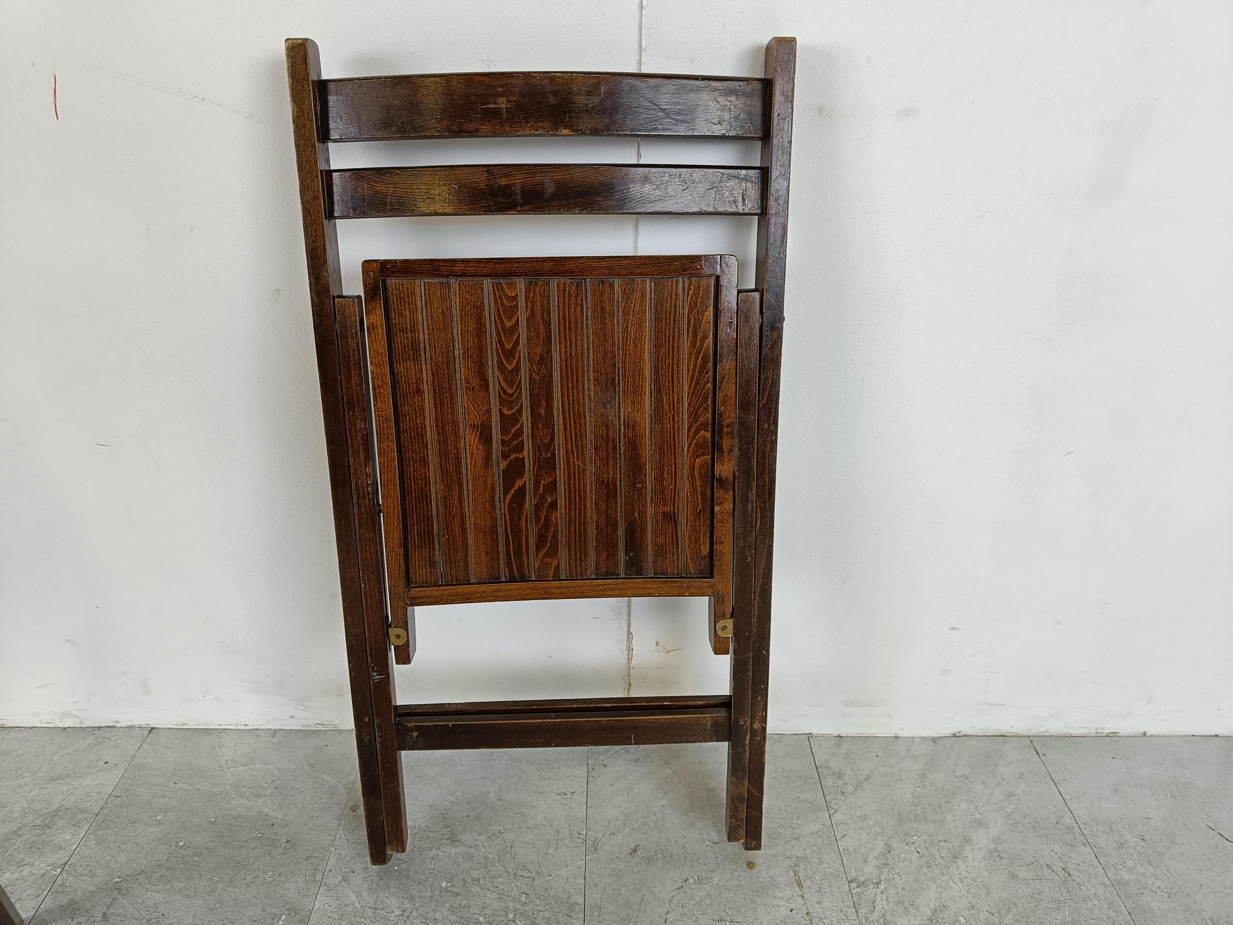 Holzklappstühle aus der Jahrhundertmitte, 1950er Jahre  im Angebot 5
