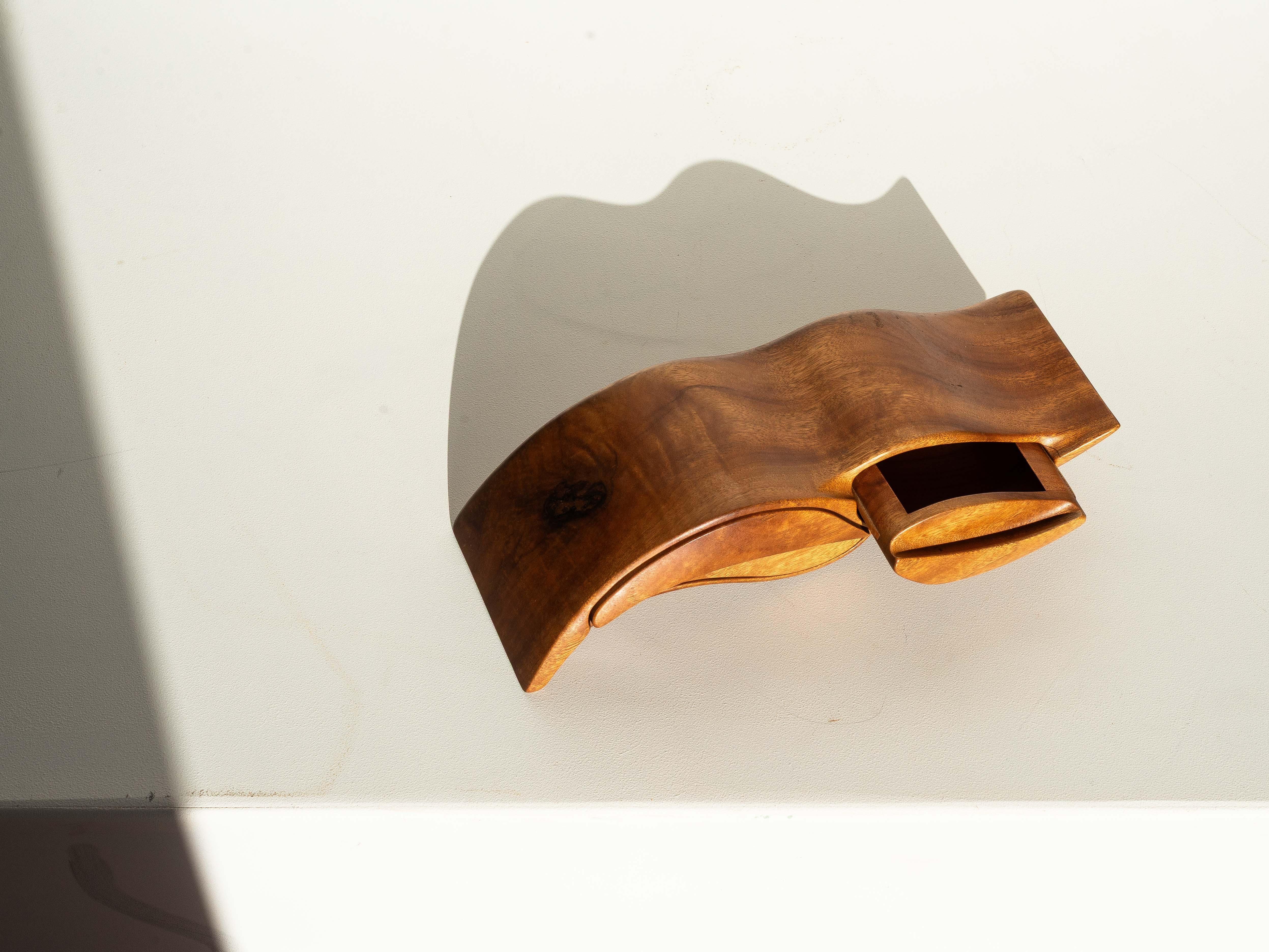 Australien Boîte à bijoux en bois du milieu du siècle, forme libre avec tiroirs - Australie 1970 en vente