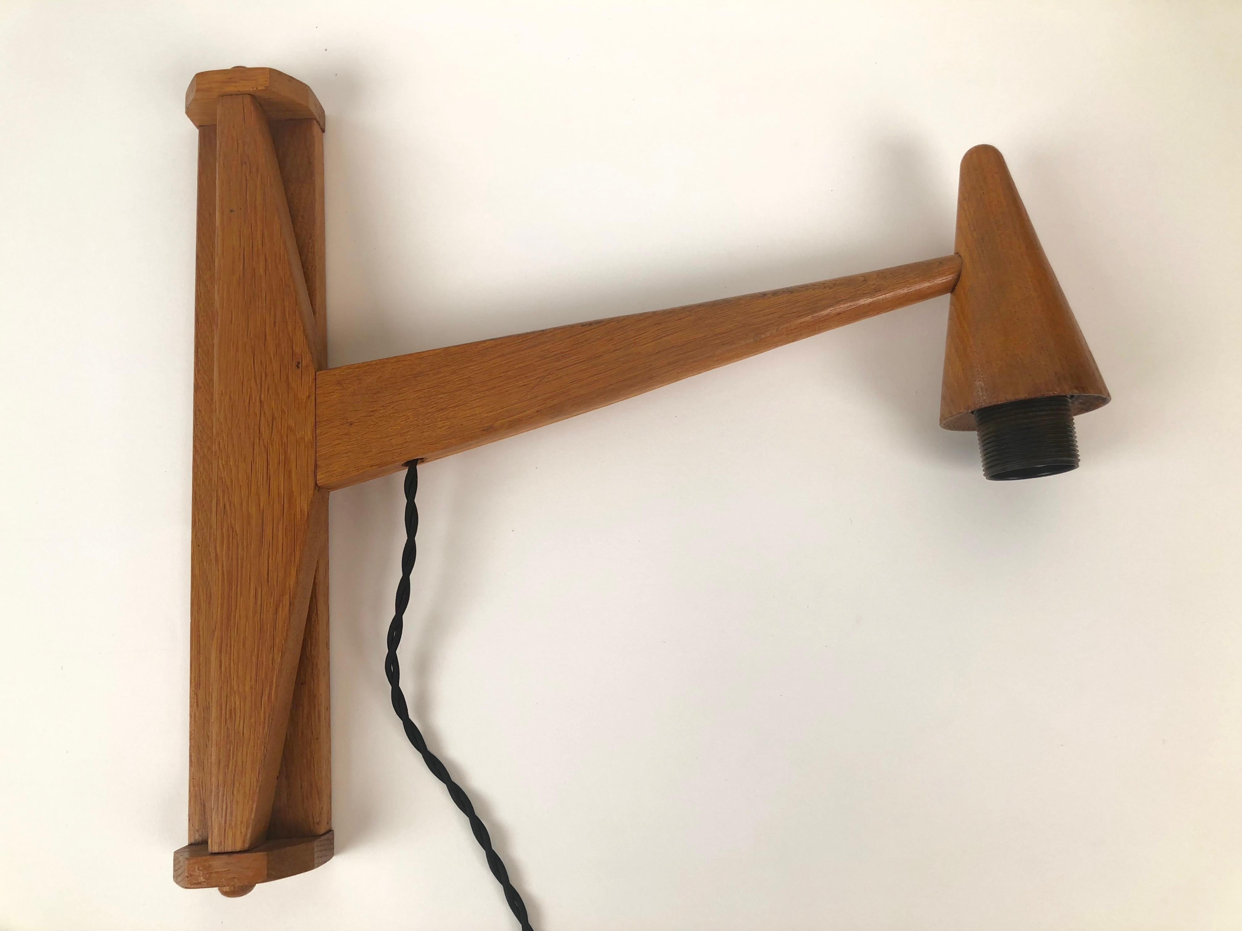 Midcentury Wooden Lamp Wall-Mounted and Rotatable, Shade in Andrew Martin Linen For Sale 1