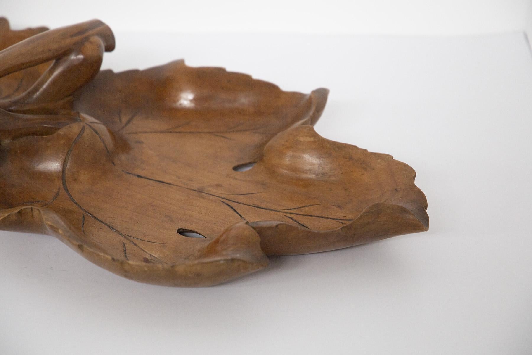 Mid-20th Century Mid-century Wooden Leaf Centrepiece For Sale