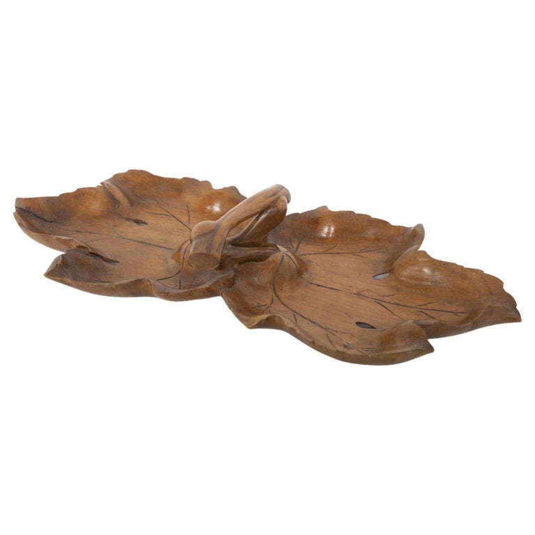 View of Mid-century Wooden Leaf Centrepiece For Sale at 1stDibs