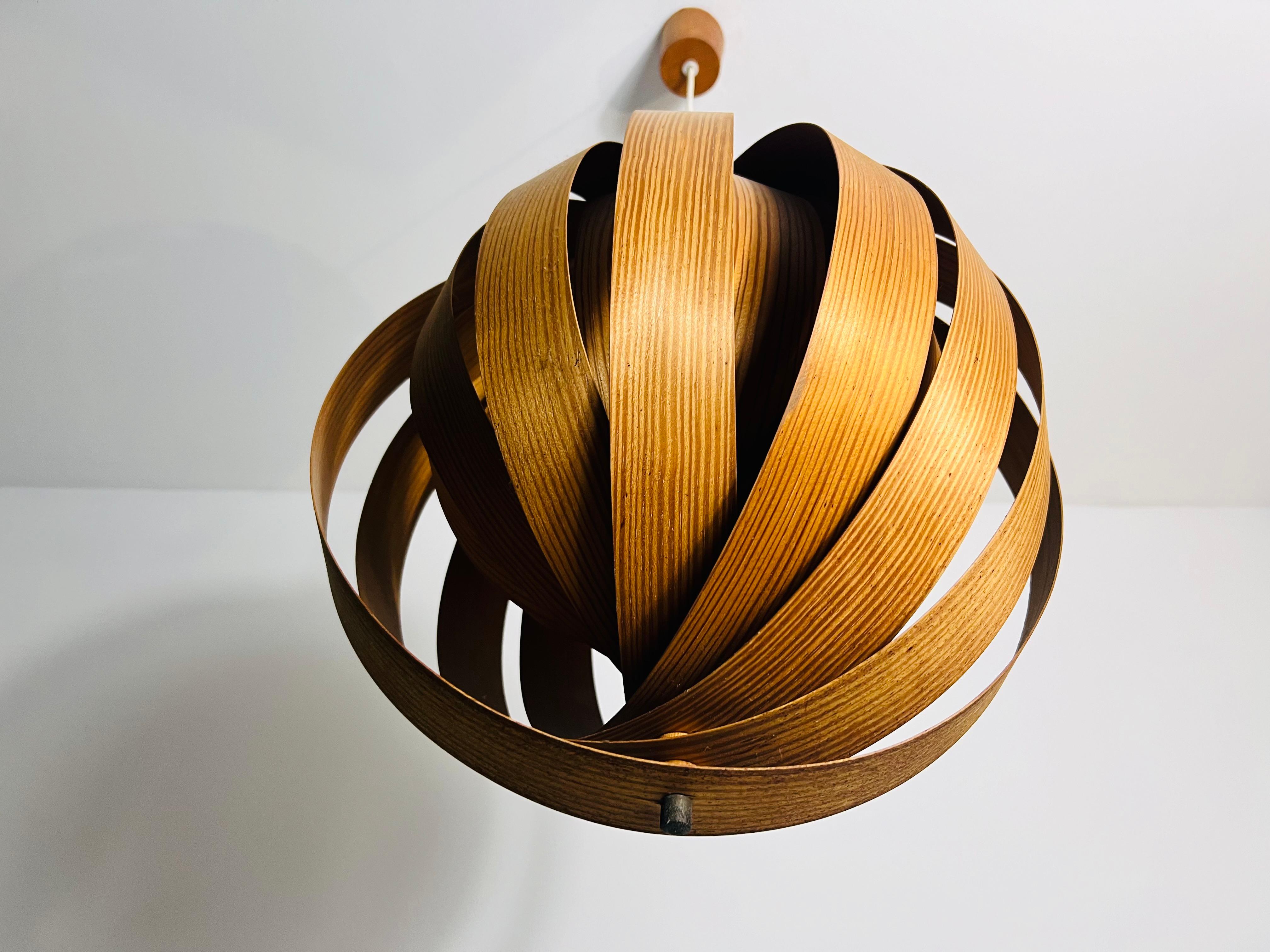 Mid-Century-Hängelampe aus Holz von Hans-Agne Jakobsson, Schweden, 1960er Jahre im Angebot 4