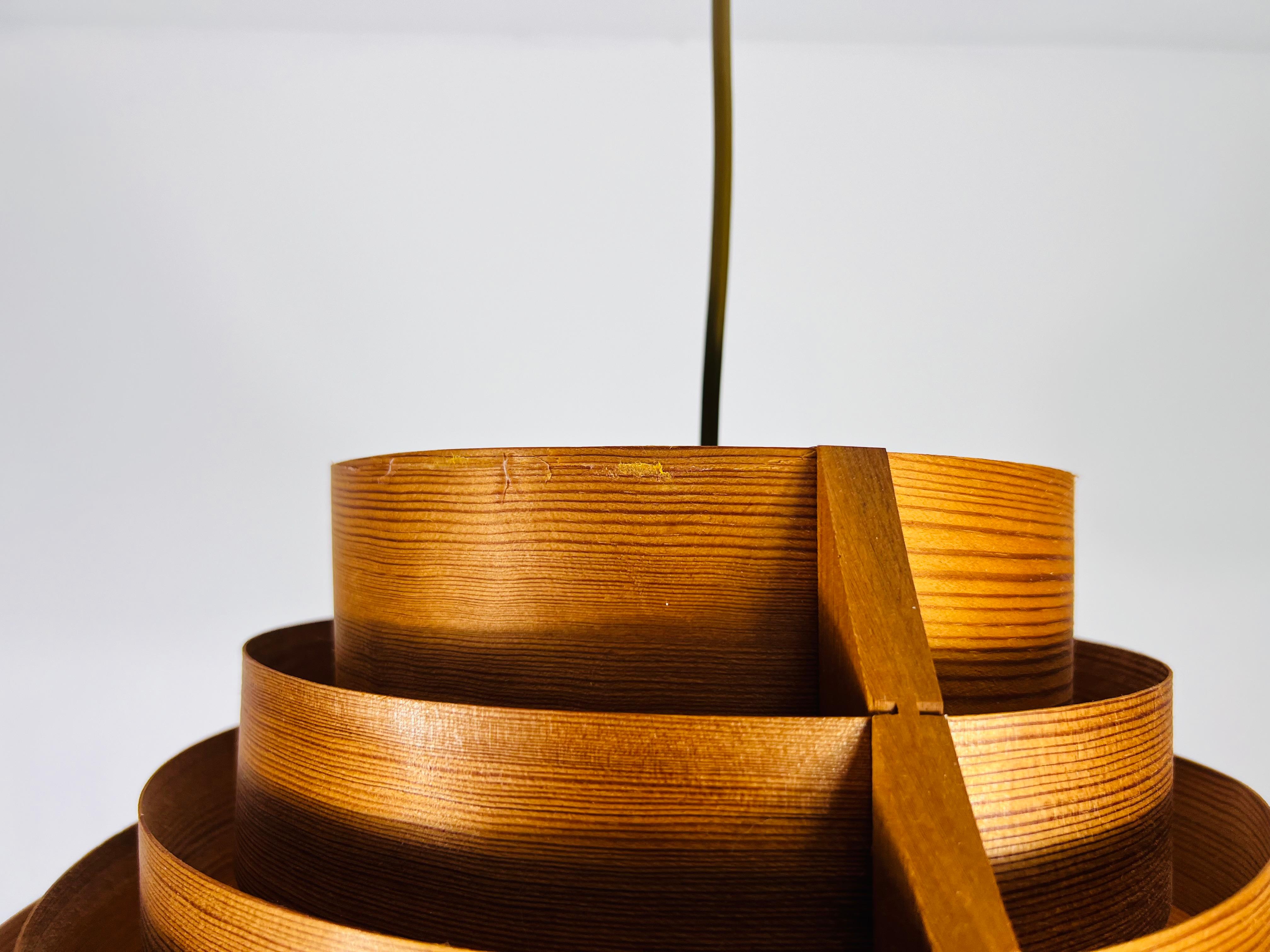 Mid-Century-Hängelampe aus Holz von Hans-Agne Jakobsson, Schweden, 1960er Jahre im Angebot 5