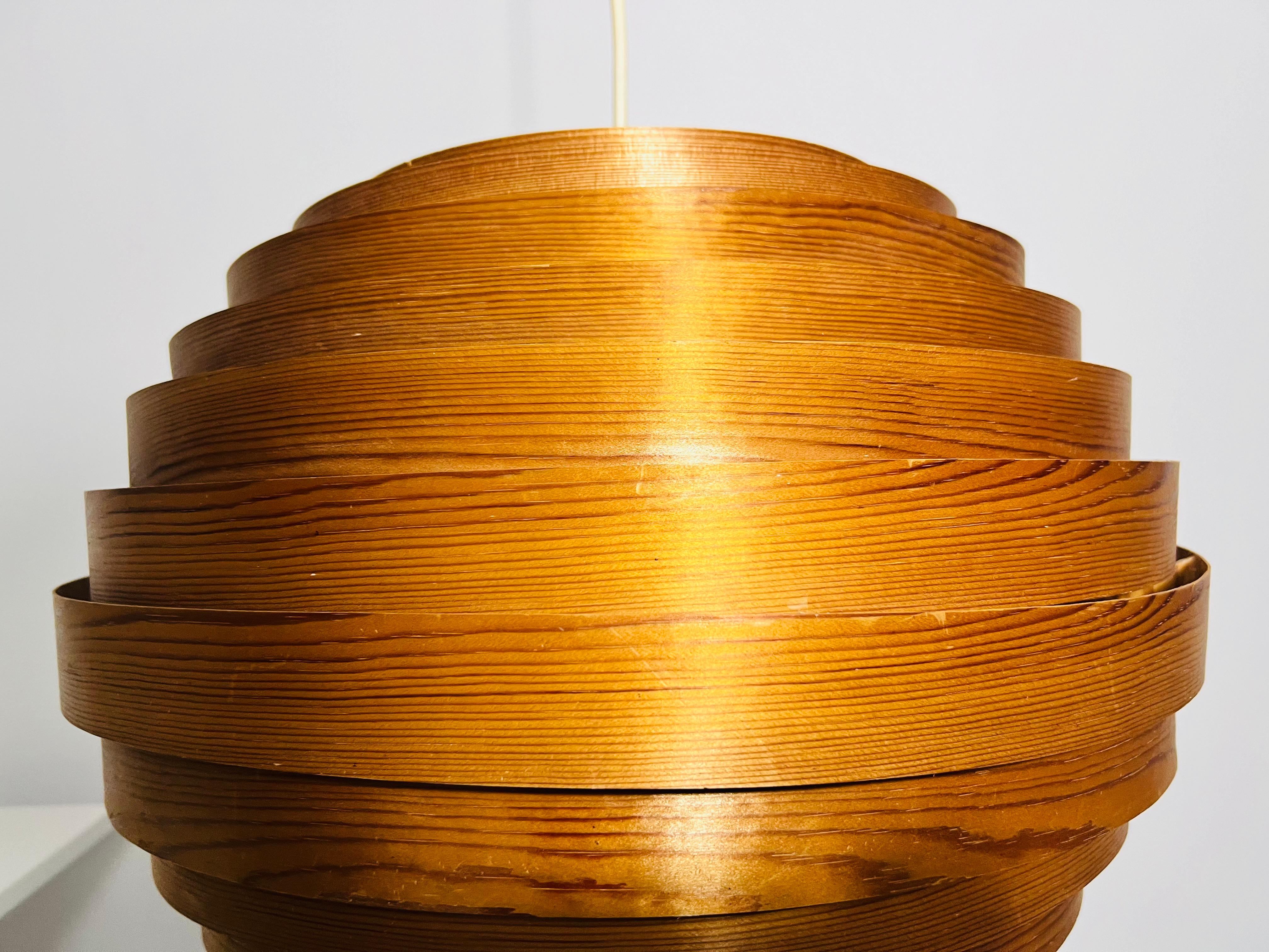 Mid-Century-Hängelampe aus Holz von Hans-Agne Jakobsson, Schweden, 1960er Jahre im Angebot 5