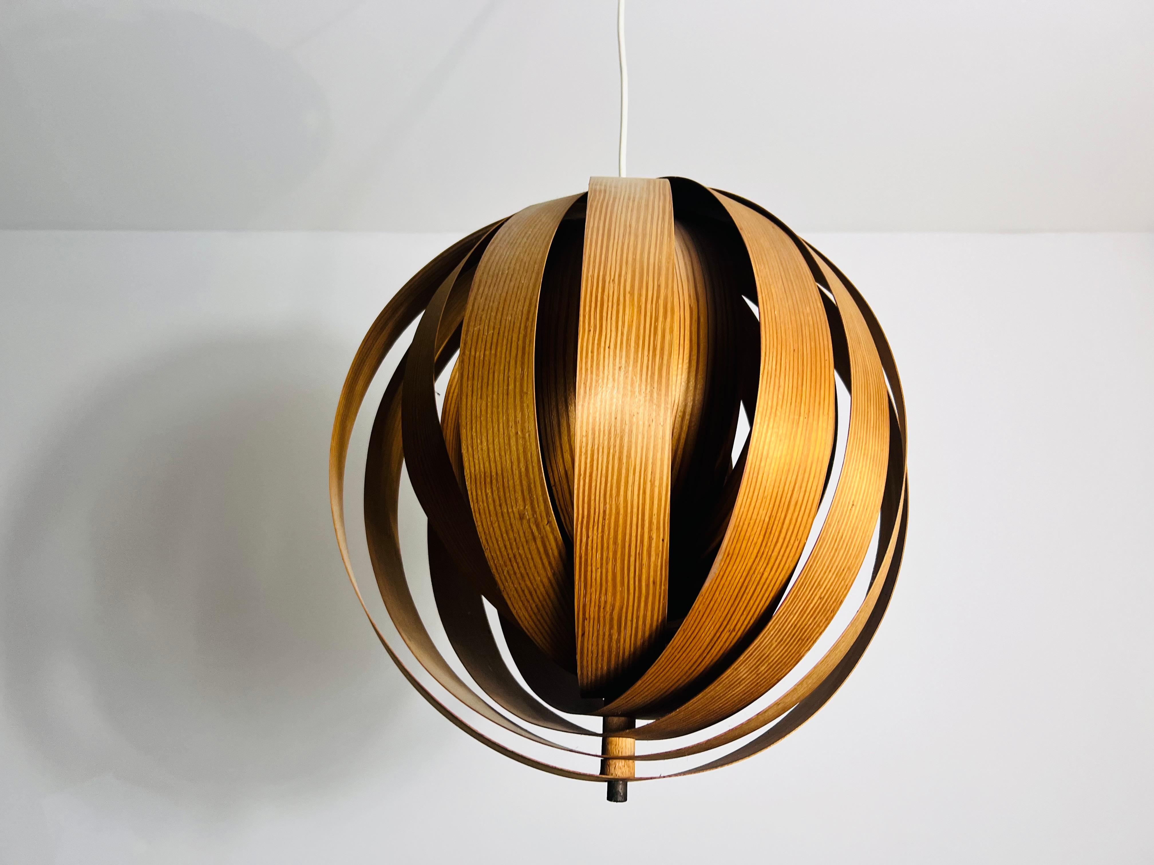 Mid-Century-Hängelampe aus Holz von Hans-Agne Jakobsson, Schweden, 1960er Jahre im Angebot 5