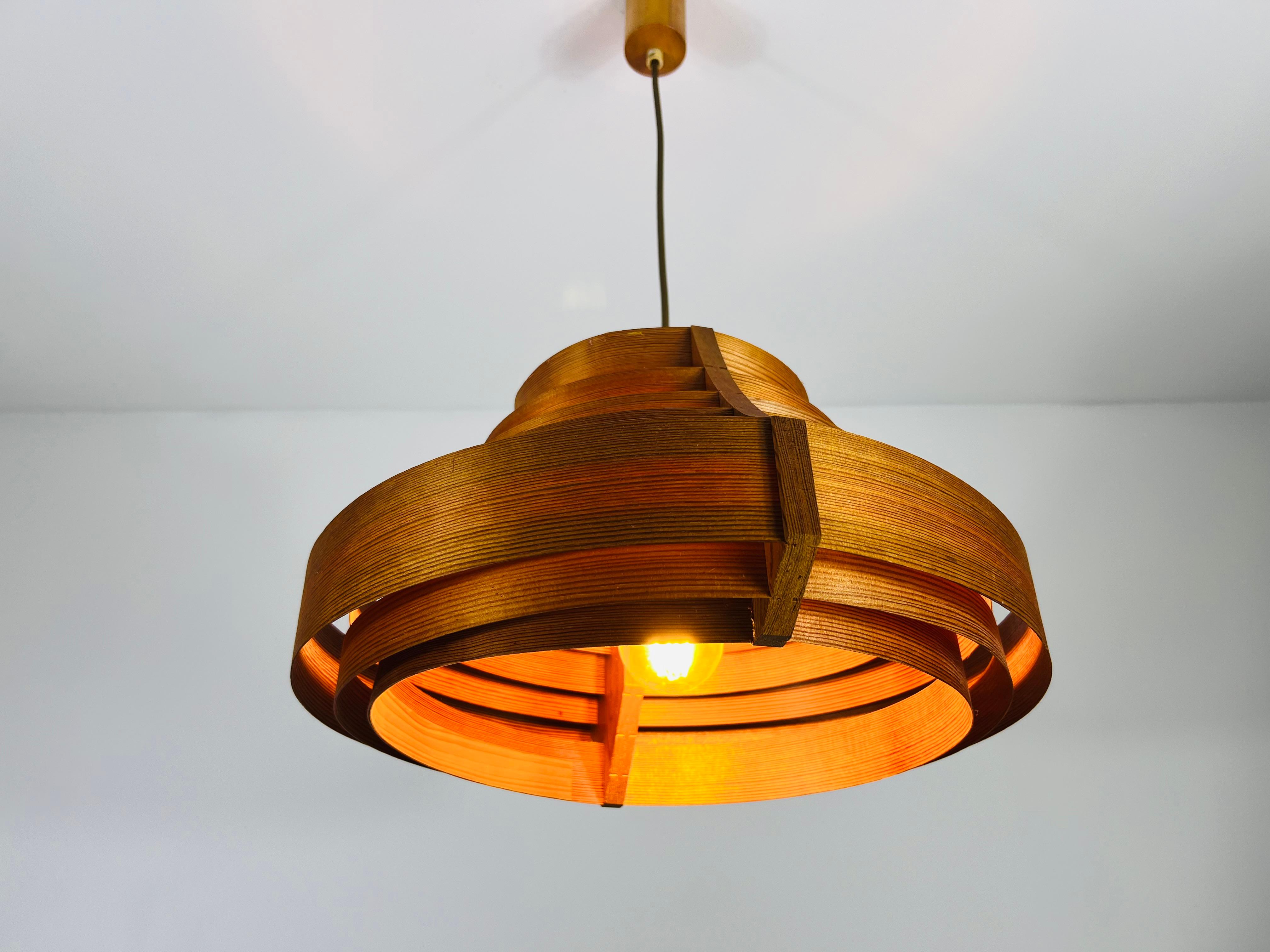 Mid-Century-Hängelampe aus Holz von Hans-Agne Jakobsson, Schweden, 1960er Jahre im Angebot 6