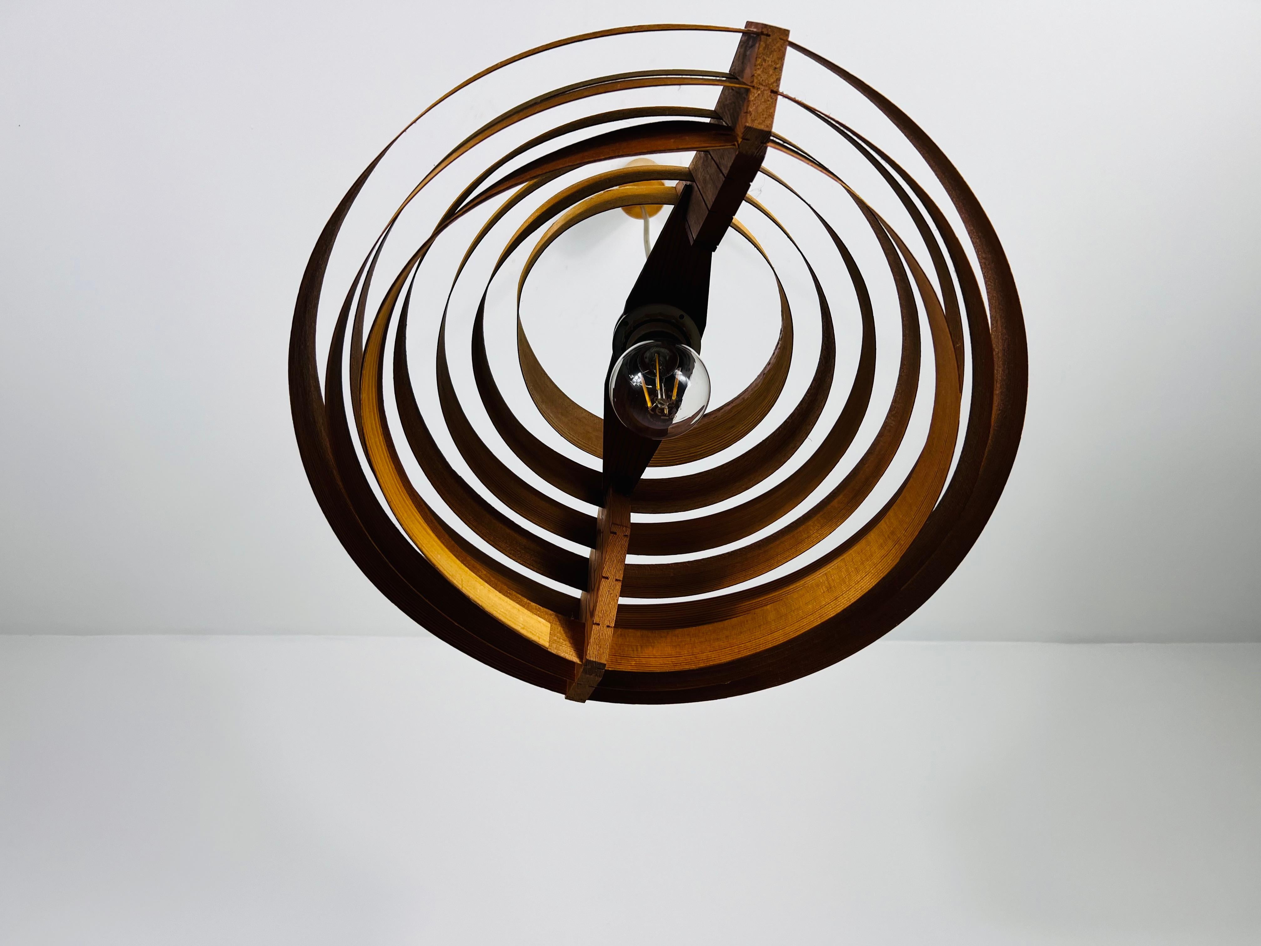 Mid-Century-Hängelampe aus Holz von Hans-Agne Jakobsson, Schweden, 1960er Jahre im Angebot 1