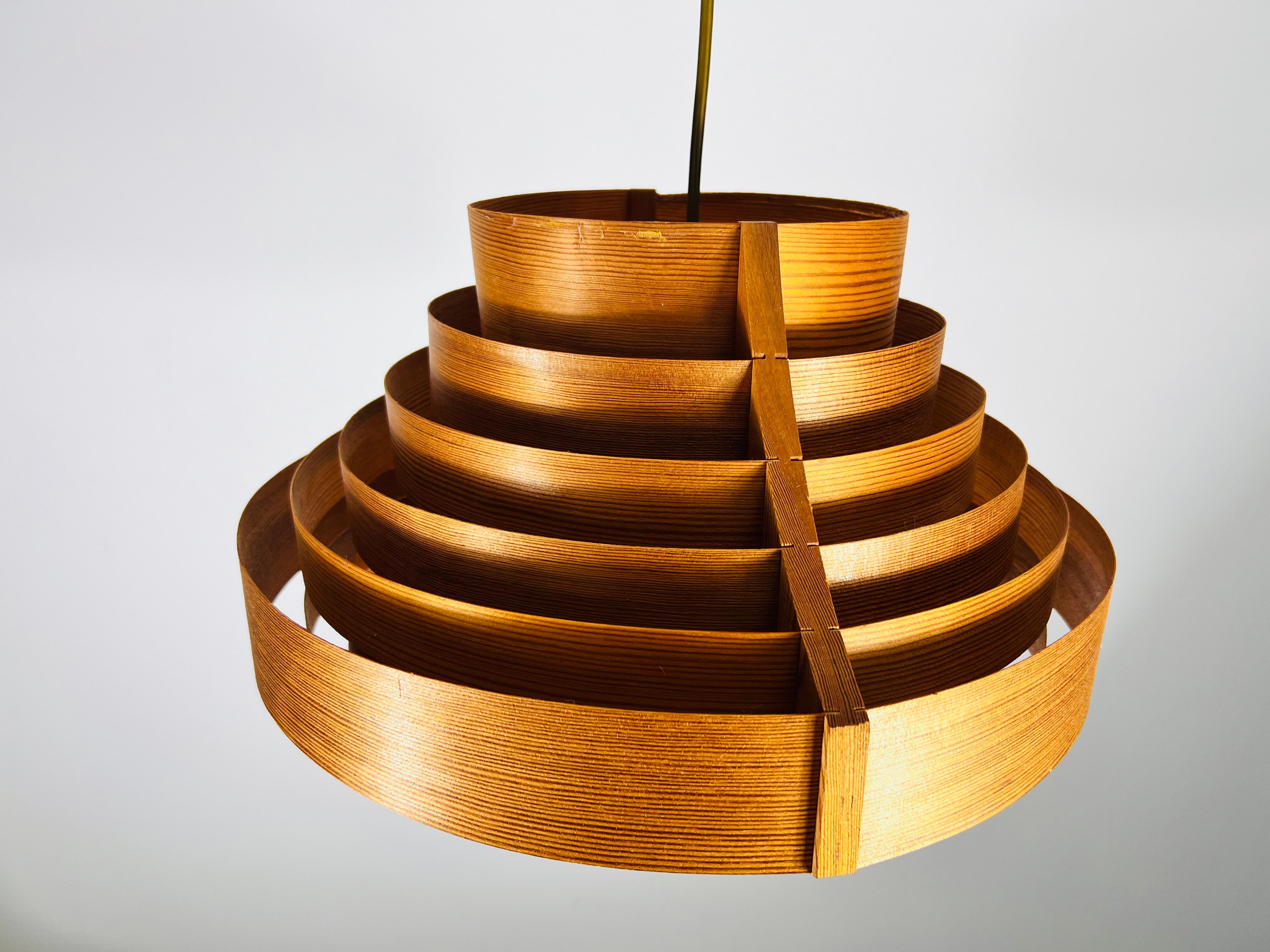 Mid-Century-Hängelampe aus Holz von Hans-Agne Jakobsson, Schweden, 1960er Jahre im Angebot 2