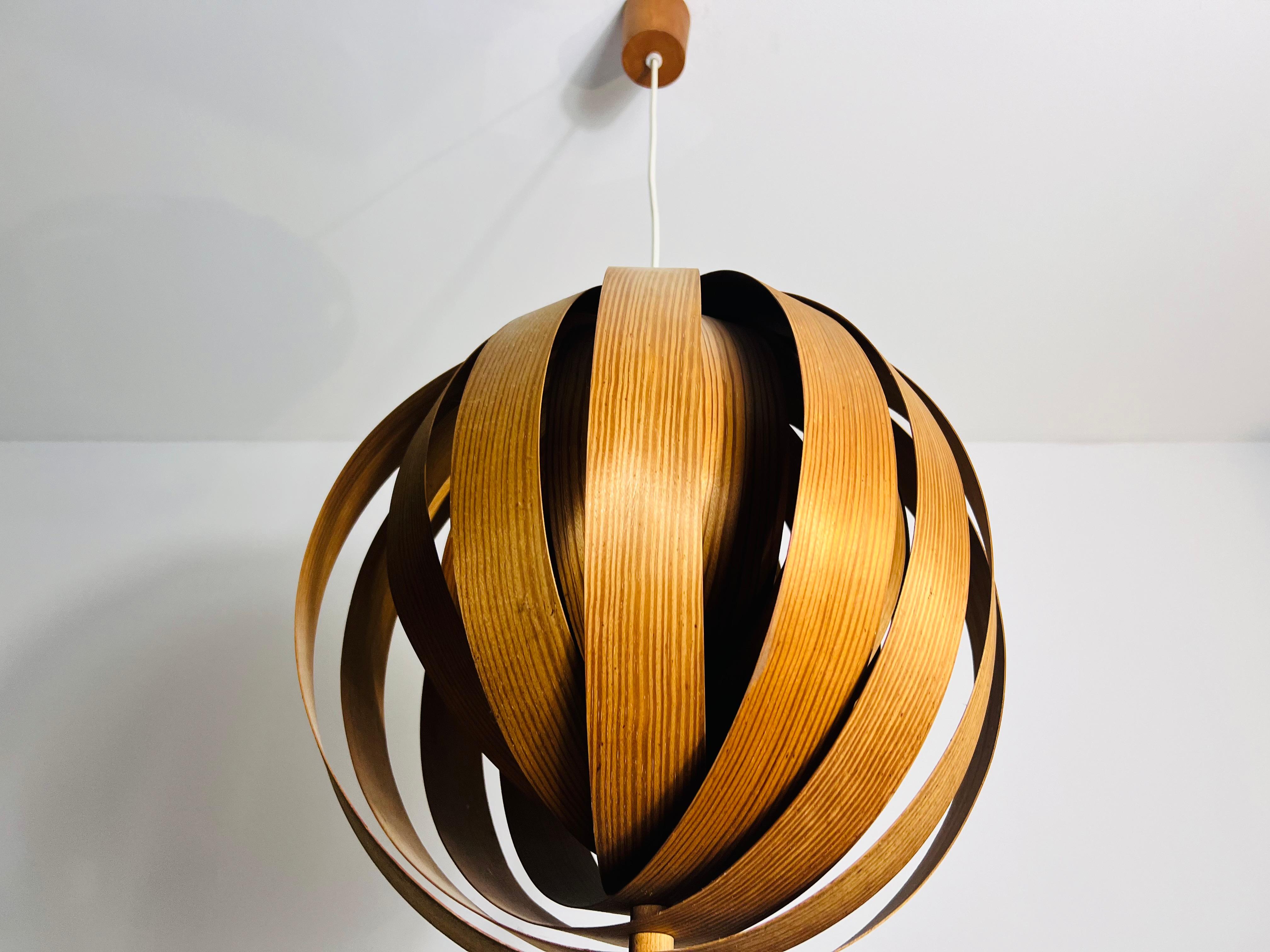 Mid-Century-Hängelampe aus Holz von Hans-Agne Jakobsson, Schweden, 1960er Jahre im Angebot 2