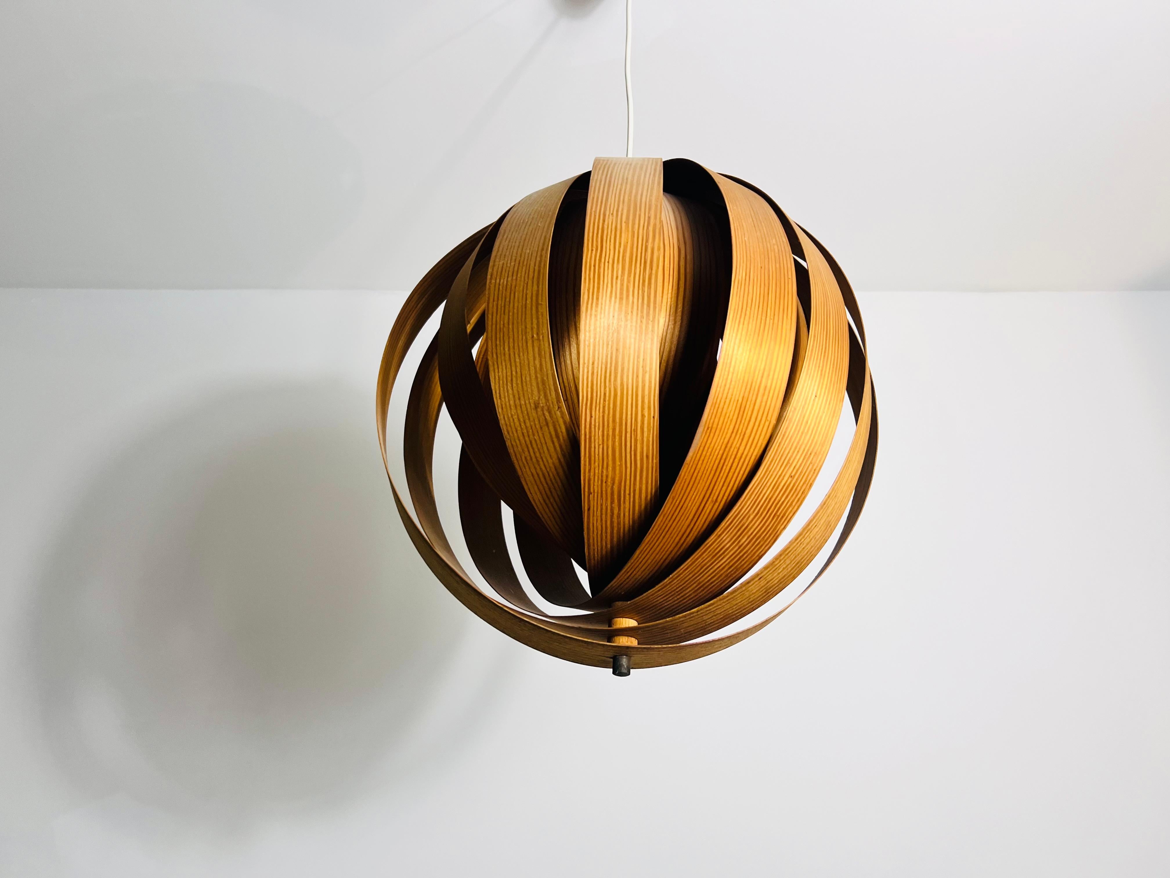 Mid-Century-Hängelampe aus Holz von Hans-Agne Jakobsson, Schweden, 1960er Jahre im Angebot 3