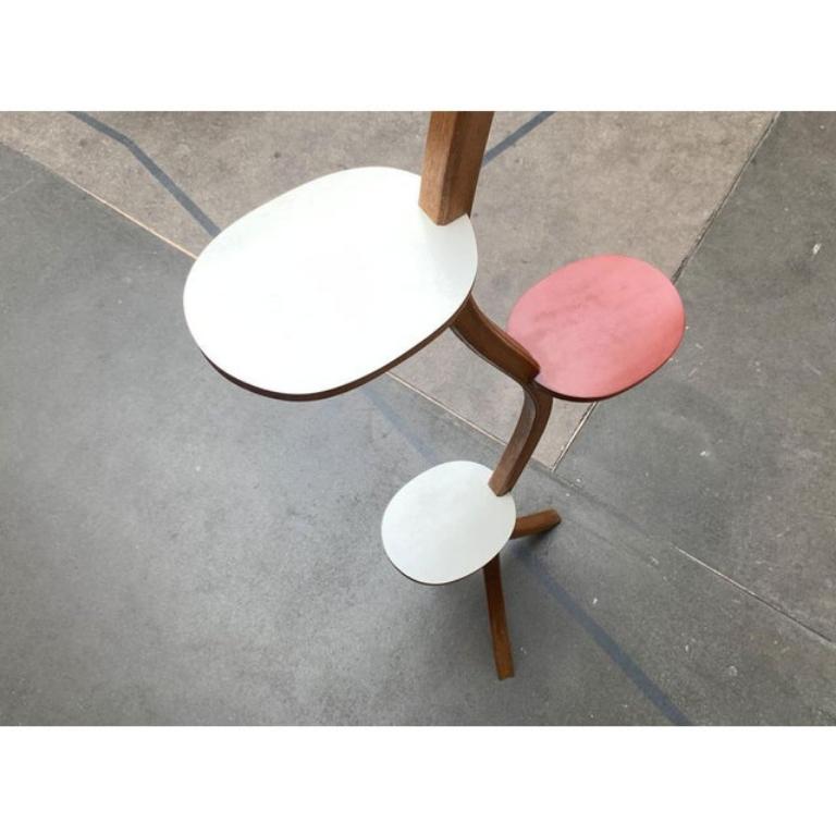 Piantana in legno di metà secolo, anni '60, in ottime condizioni. Progettato dal 1960 al 1969.

Informazioni aggiuntive:
Materiale: Plastica, Wood
Colore: marrone
Stili: Medioevo Moderno
Tipo di articolo: Vintage, Antico o Pre-owned
Diametro: