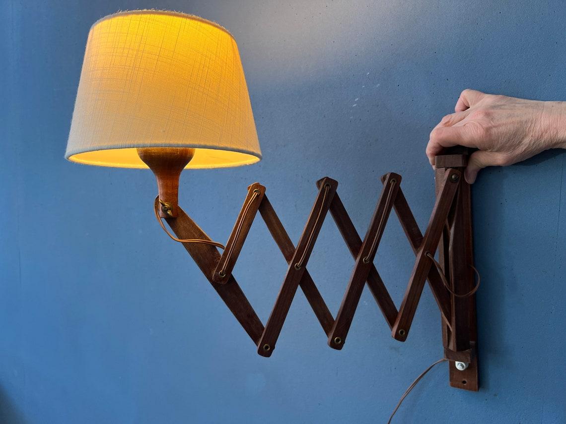 Mid Century Wooden Scissor Wall Lamp with Beige Shade, 1970s In Excellent Condition For Sale In ROTTERDAM, ZH