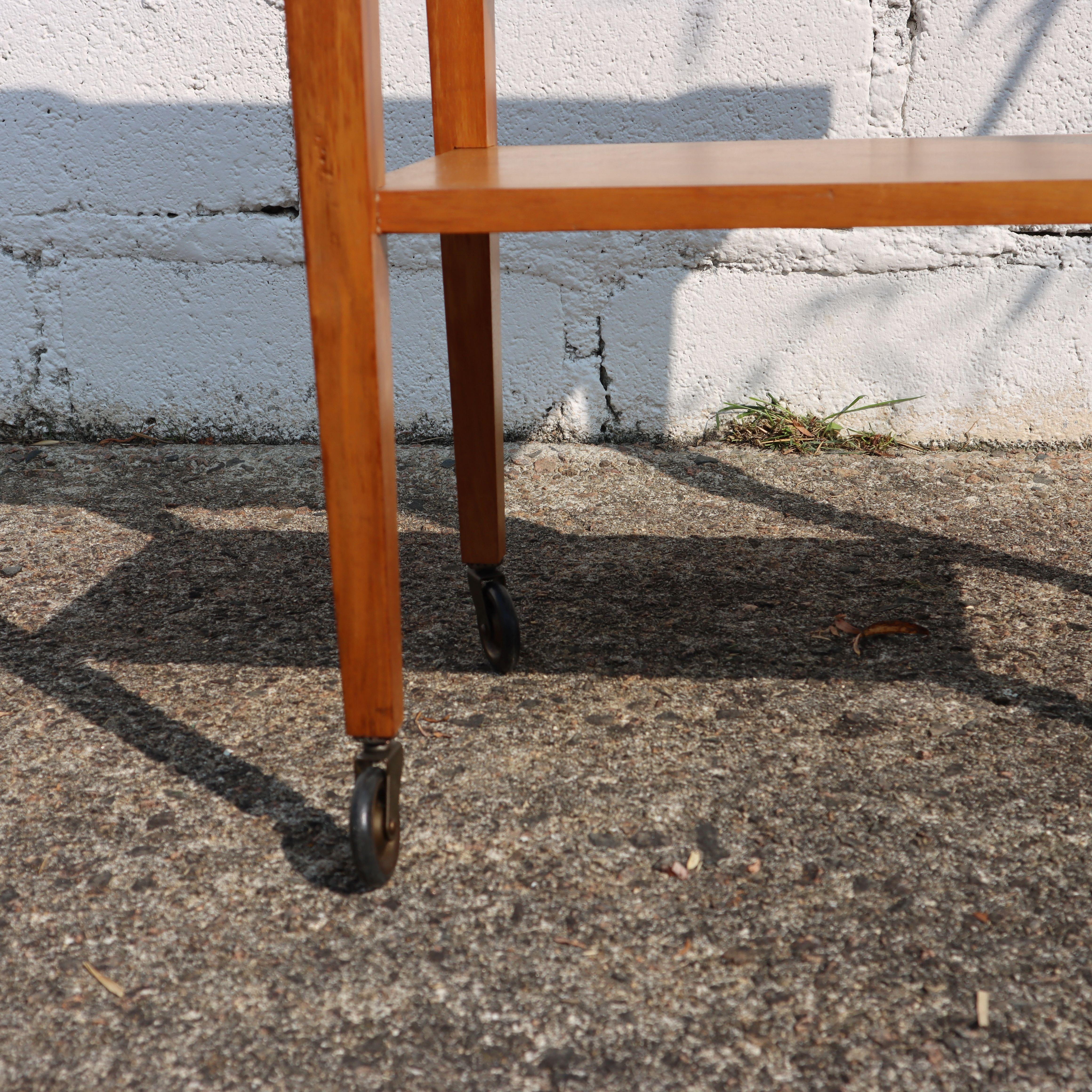 Mid-Century hölzerne Servierwagen-Inlay Arbeit-Französisch Vintage hölzerne Bar Cart-50s 8