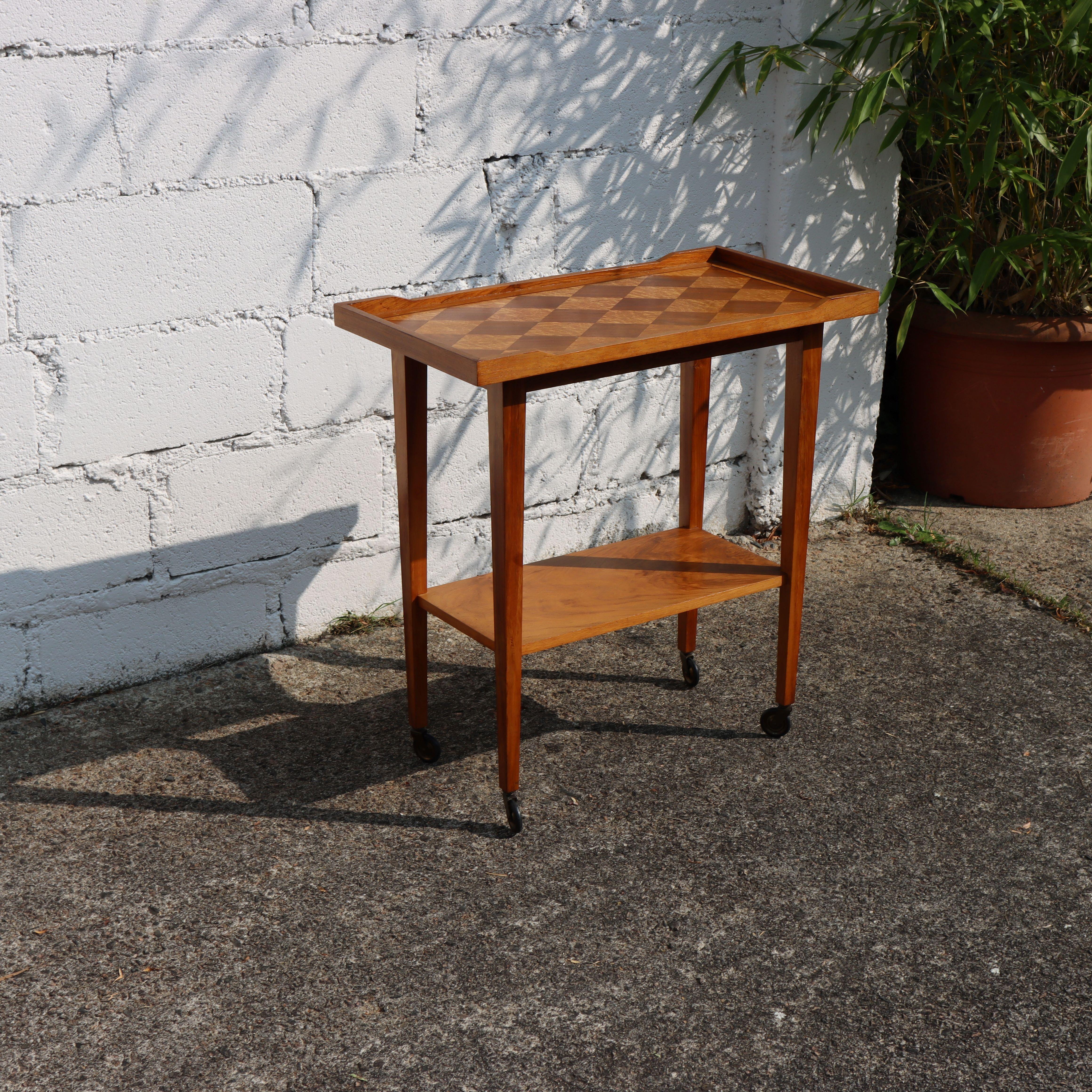 Mid-Century hölzerne Servierwagen-Inlay Arbeit-Französisch Vintage hölzerne Bar Cart-50s (Moderne der Mitte des Jahrhunderts)