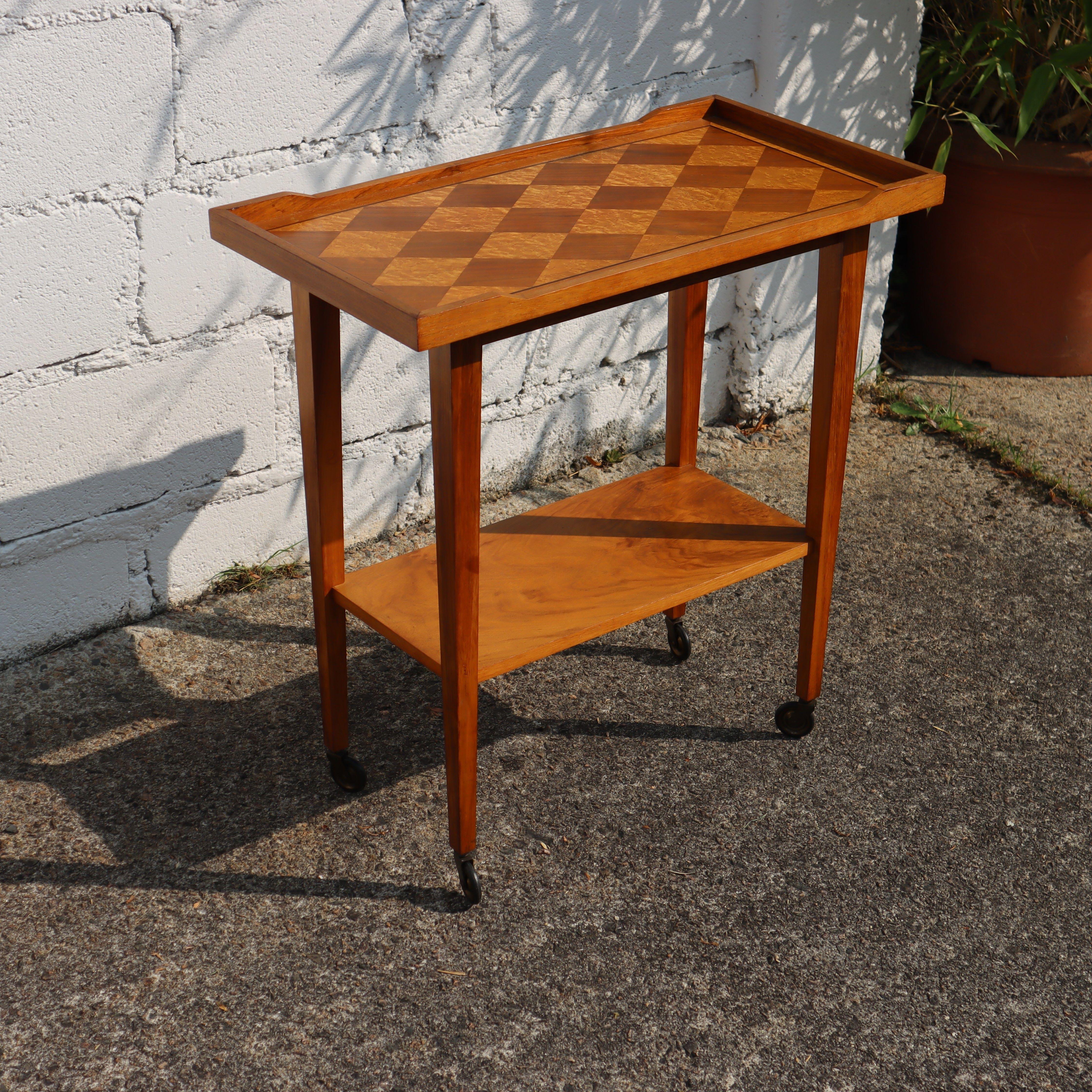 Mid-Century hölzerne Servierwagen-Inlay Arbeit-Französisch Vintage hölzerne Bar Cart-50s (Handgeschnitzt)