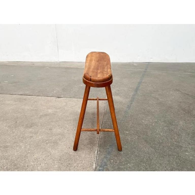 Sgabello lustrascarpe in legno di metà secolo, anni '50 in vendita 1
