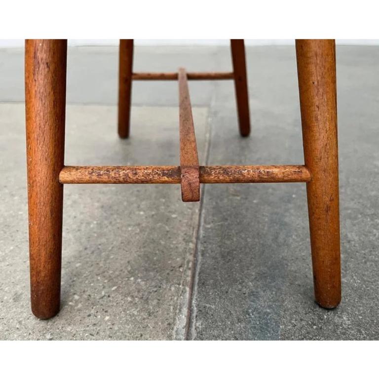 Sgabello lustrascarpe in legno di metà secolo, anni '50 in vendita 3