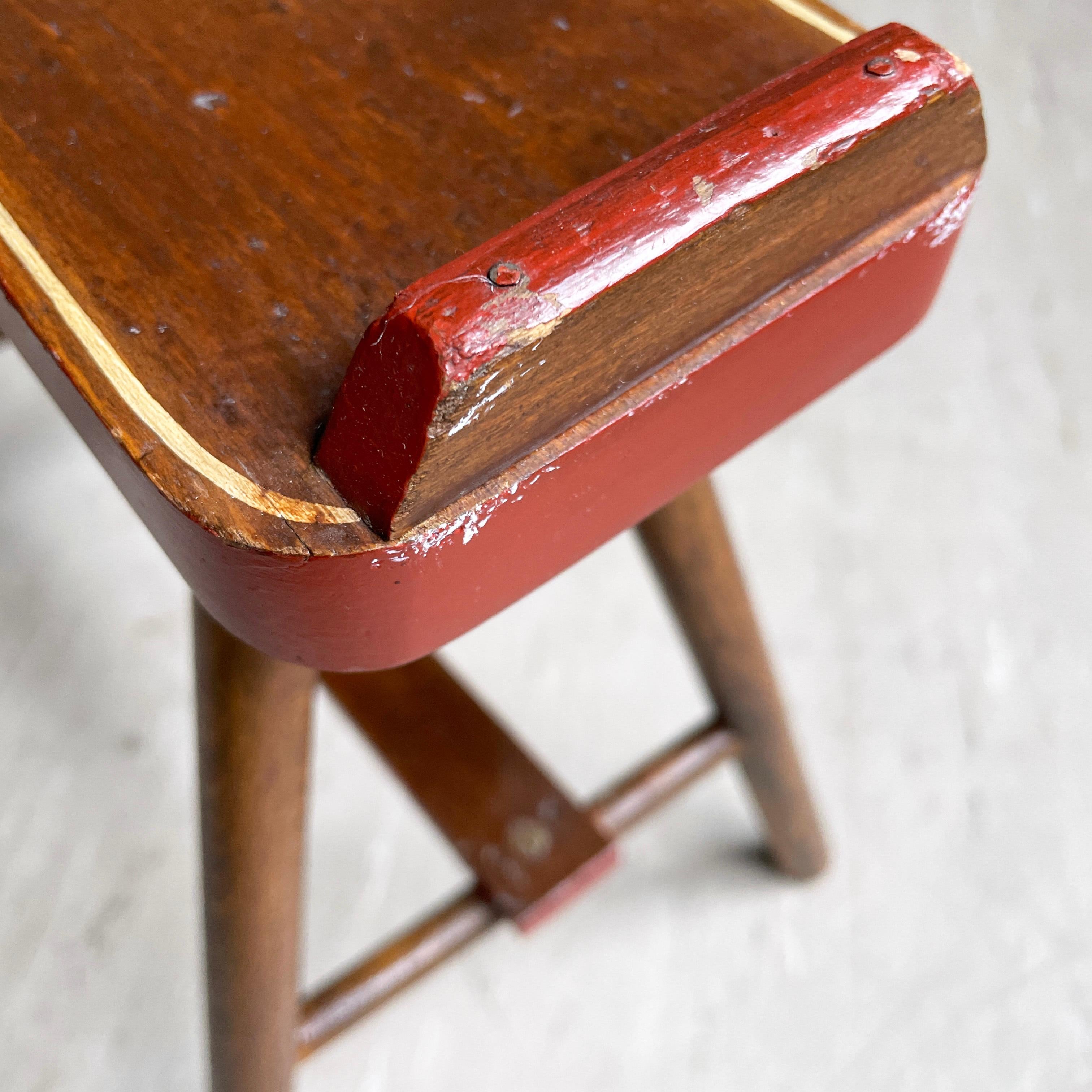 Tabouret de cireur en bois du milieu du siècle en vente 3