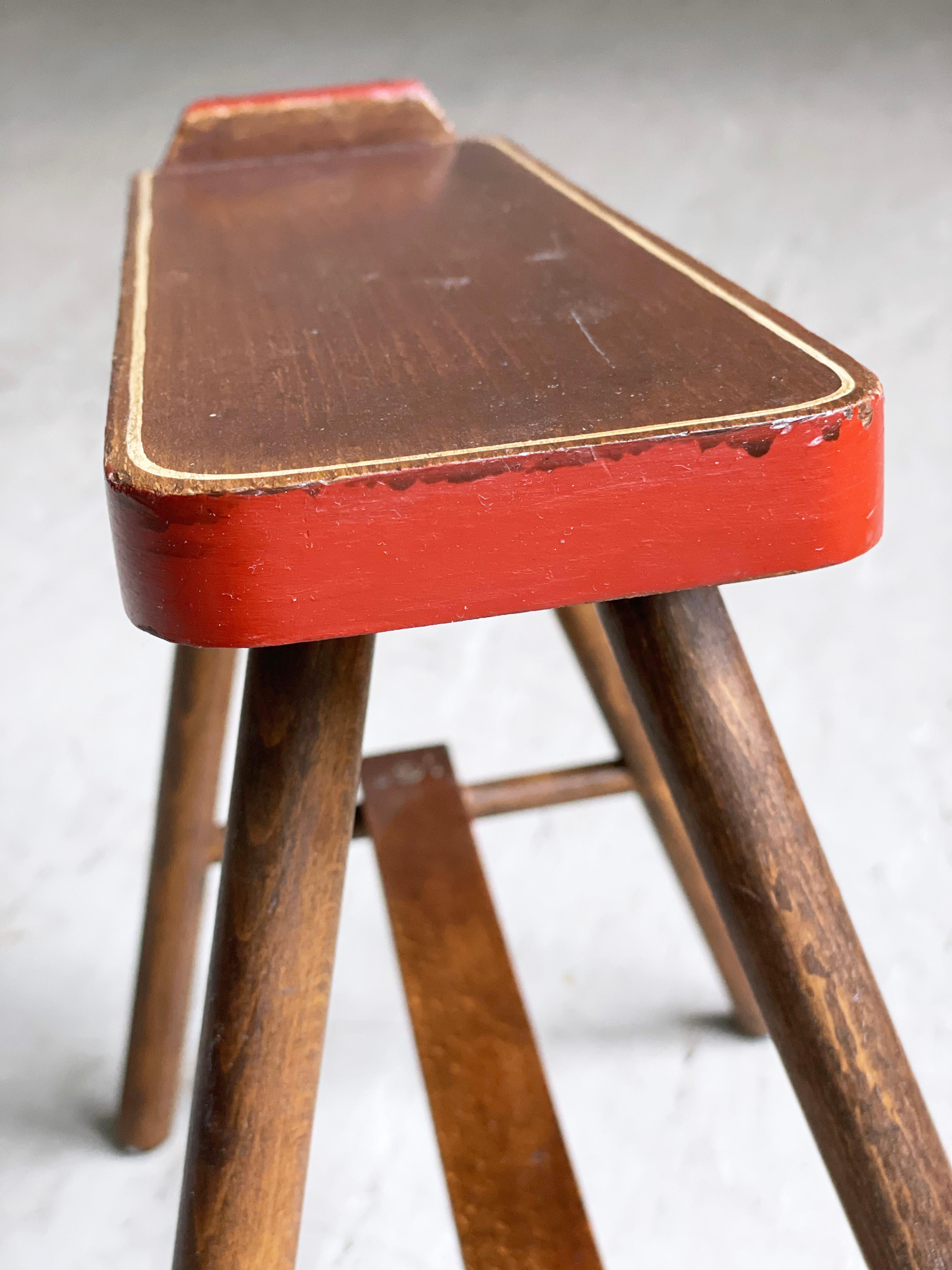 Tabouret de cireur en bois du milieu du siècle en vente 5