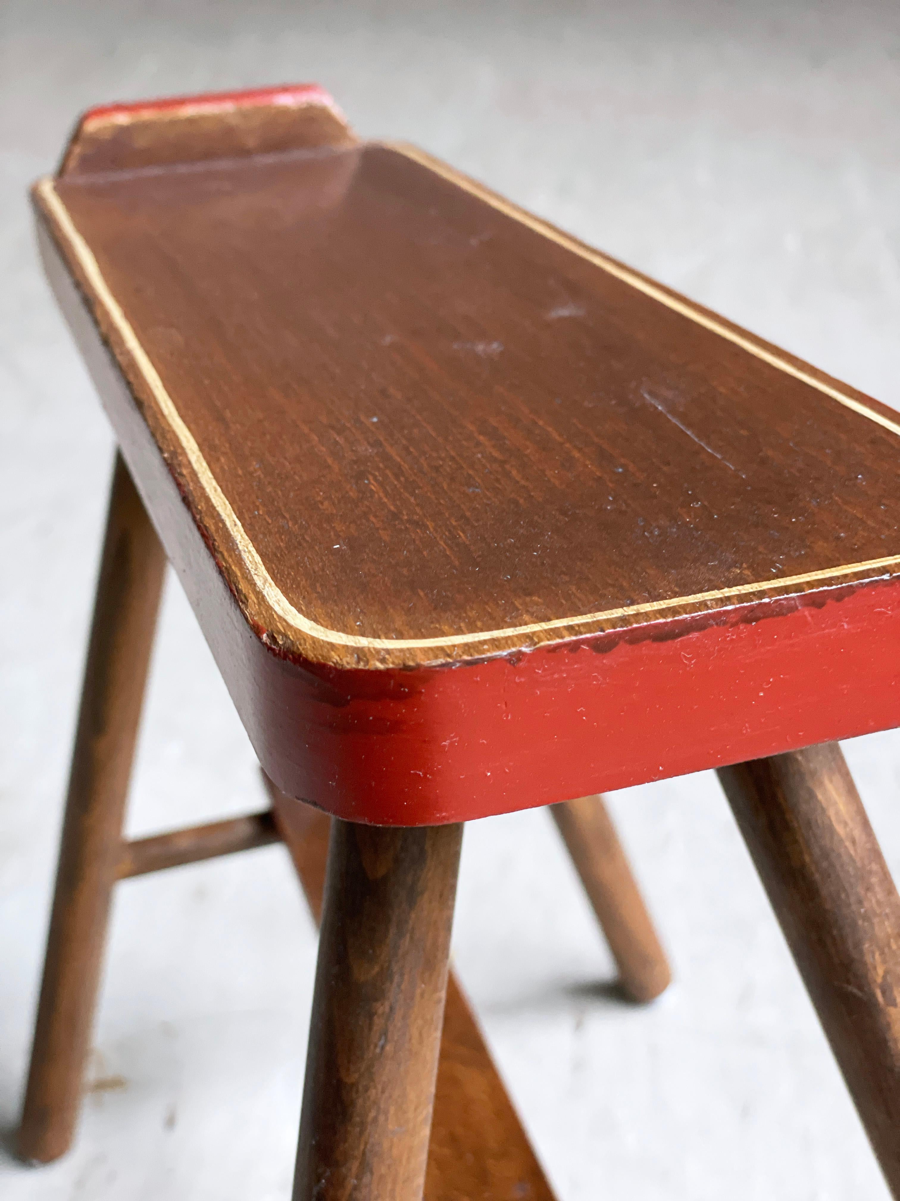 Tabouret de cireur en bois du milieu du siècle en vente 7