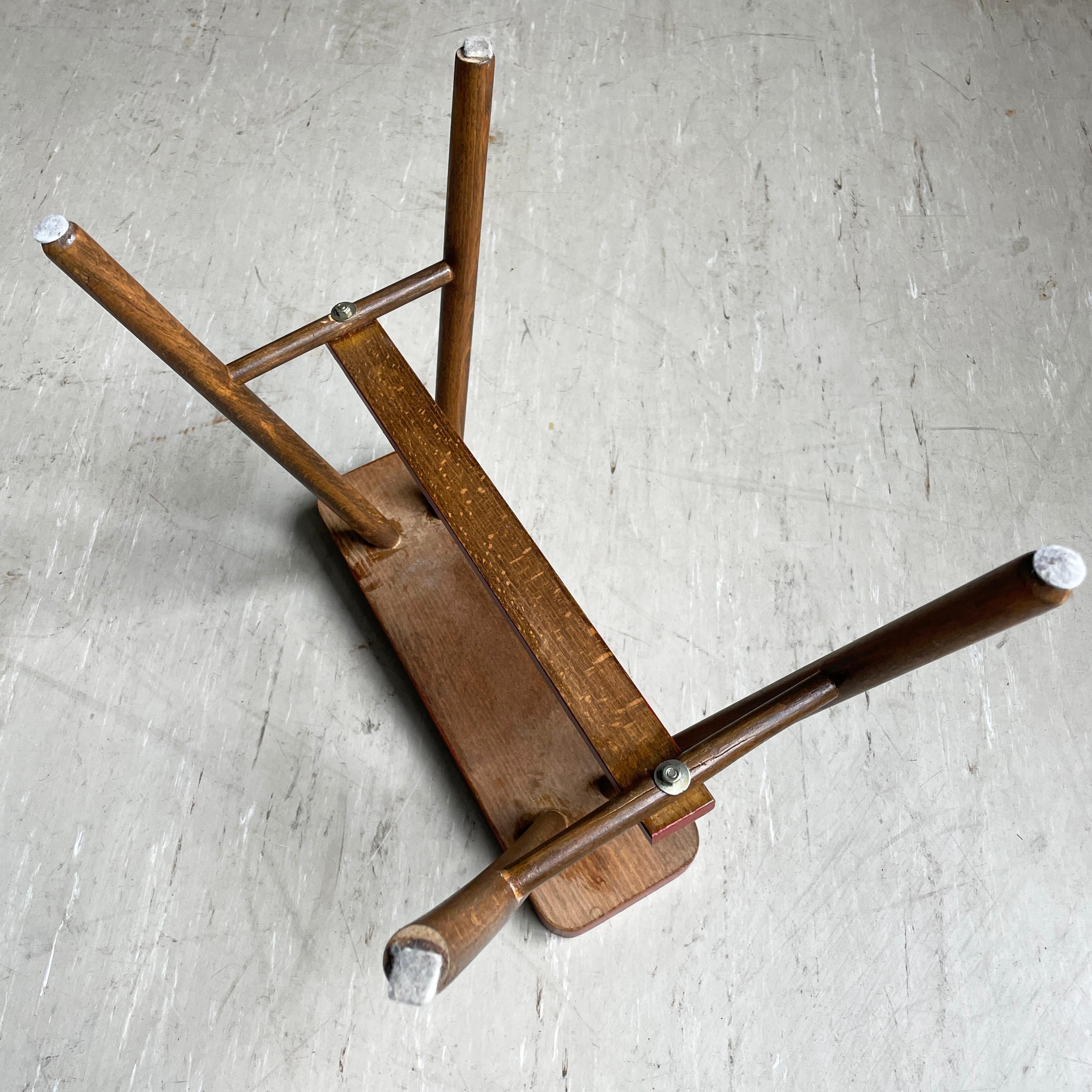 Tabouret de cireur en bois du milieu du siècle en vente 8