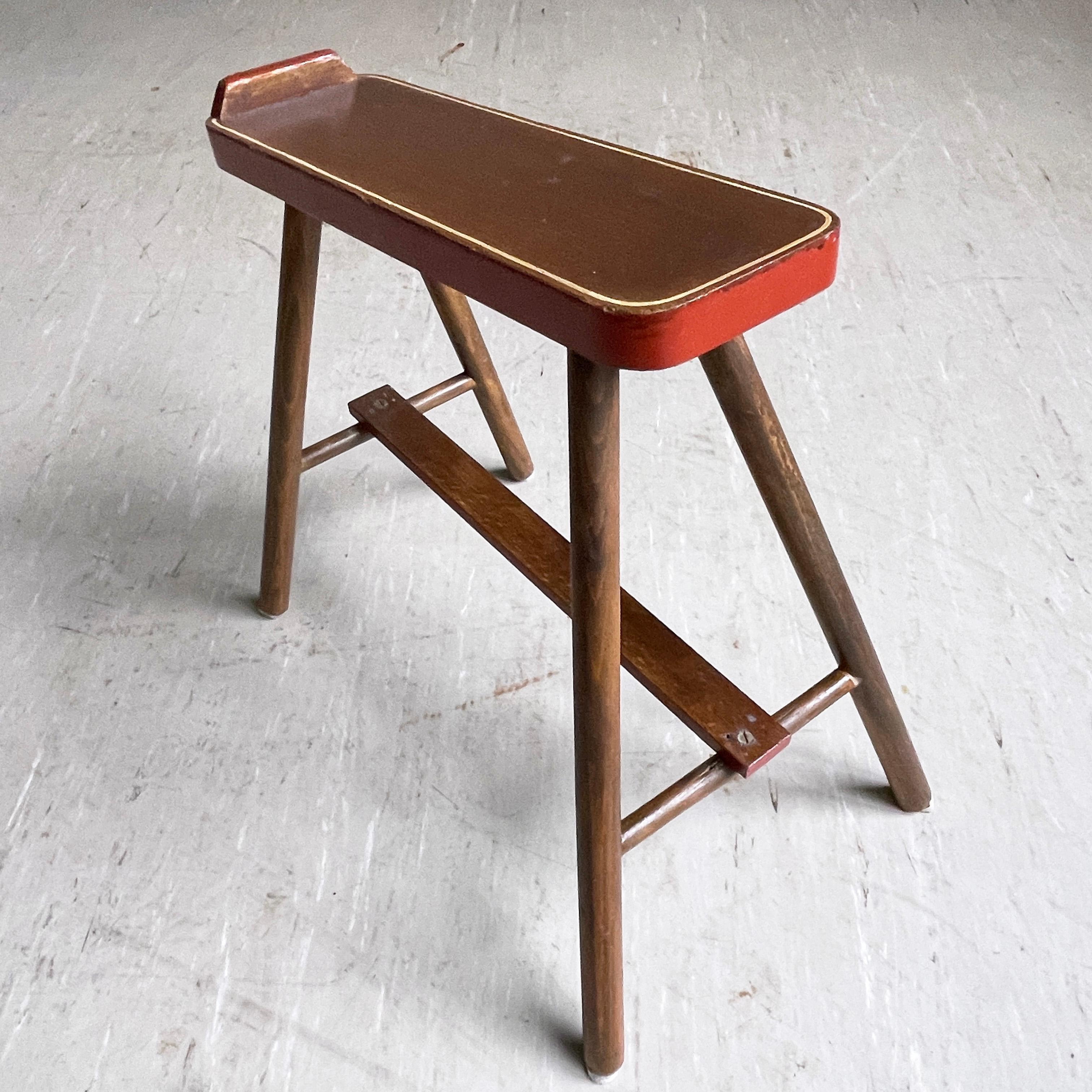 Bois Tabouret de cireur en bois du milieu du siècle en vente