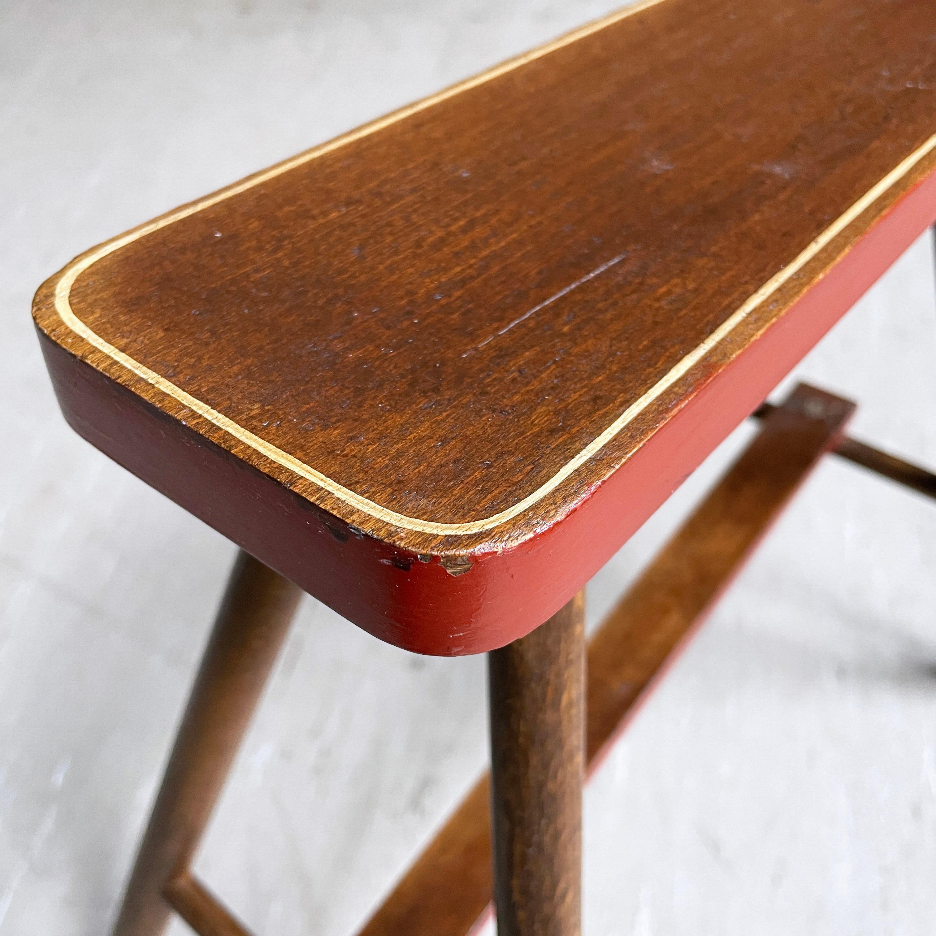 Tabouret de cireur en bois du milieu du siècle en vente 1