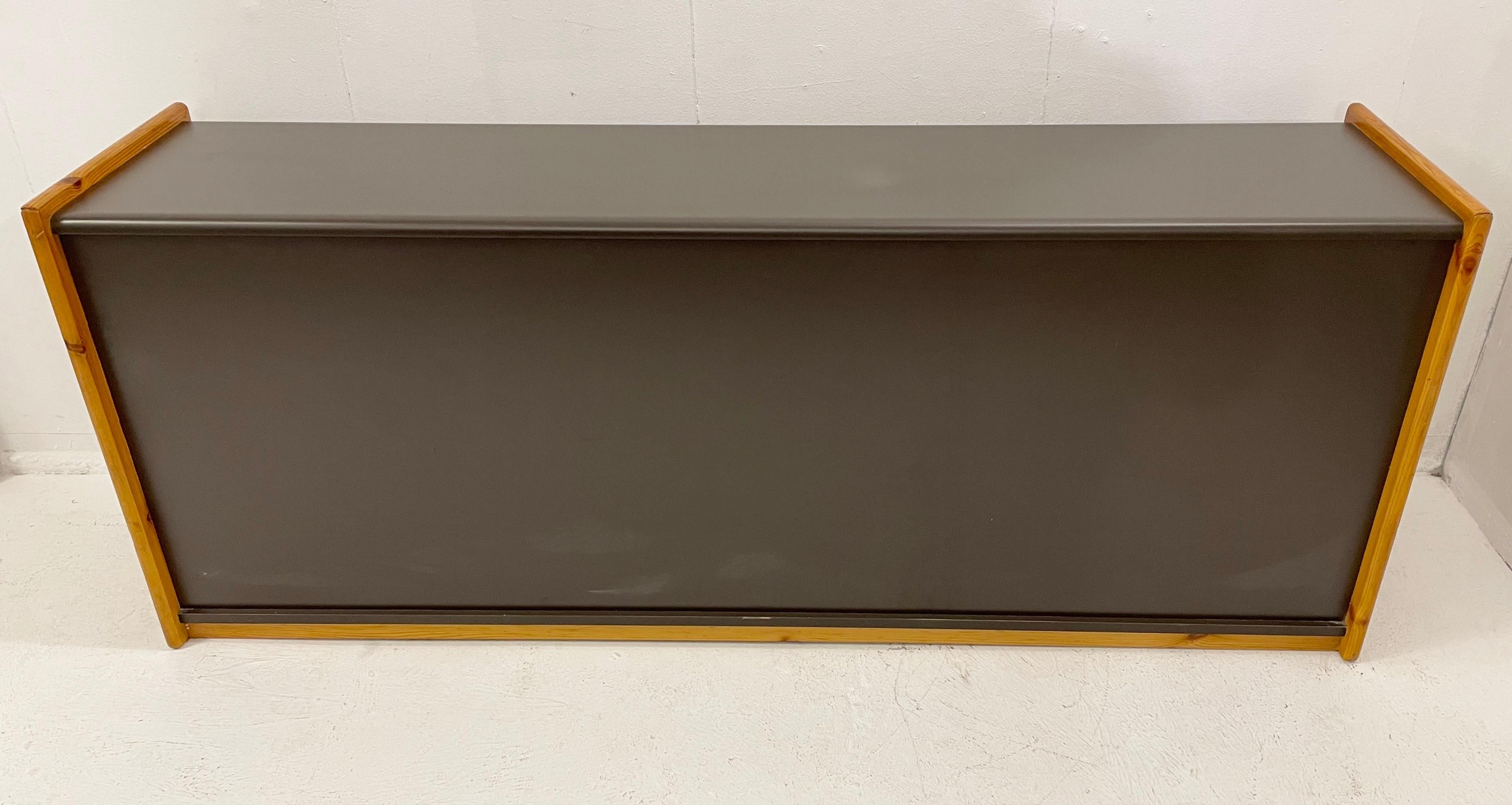 Credenza in legno di metà secolo, Italia, anni '70 In condizioni buone in vendita a Brussels, BE