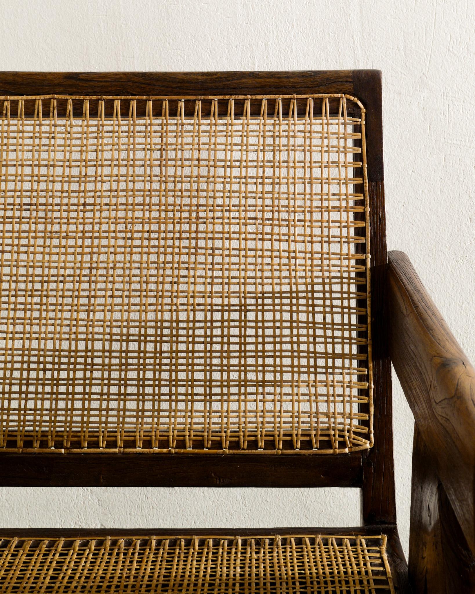 Sessel aus Teakholz aus der Mitte des Jahrhunderts von Pierre Jeanneret, hergestellt in den 1950er Jahren  (Mitte des 20. Jahrhunderts) im Angebot