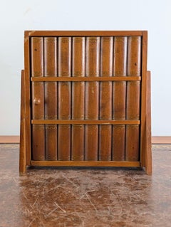 Schreibtischschrank aus Holz im Trompe-l’œil-Stil aus der Mitte des Jahrhunderts in Form eines Miniatur-Bücherregals