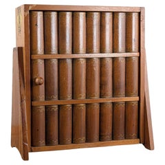 Schreibtischschrank aus Holz im Trompe-l’œil-Stil aus der Mitte des Jahrhunderts in Form eines Miniatur-Bücherregals
