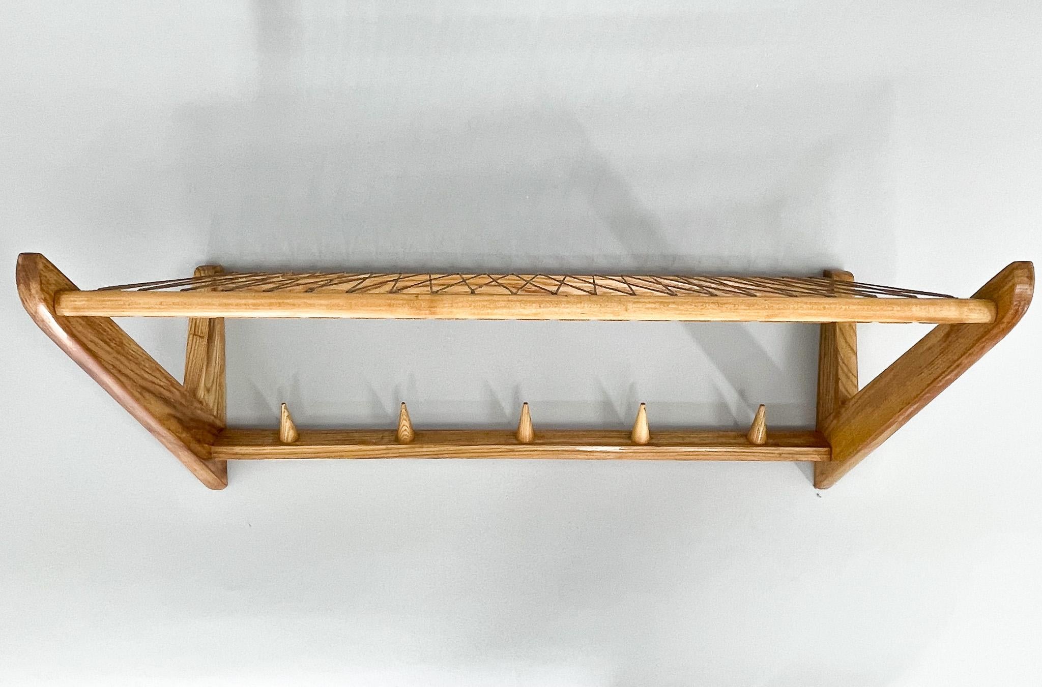 Vintage wooden wall hanger with a shelf made of strings intertwined with wood. Original design from the 1960s by ULUV.