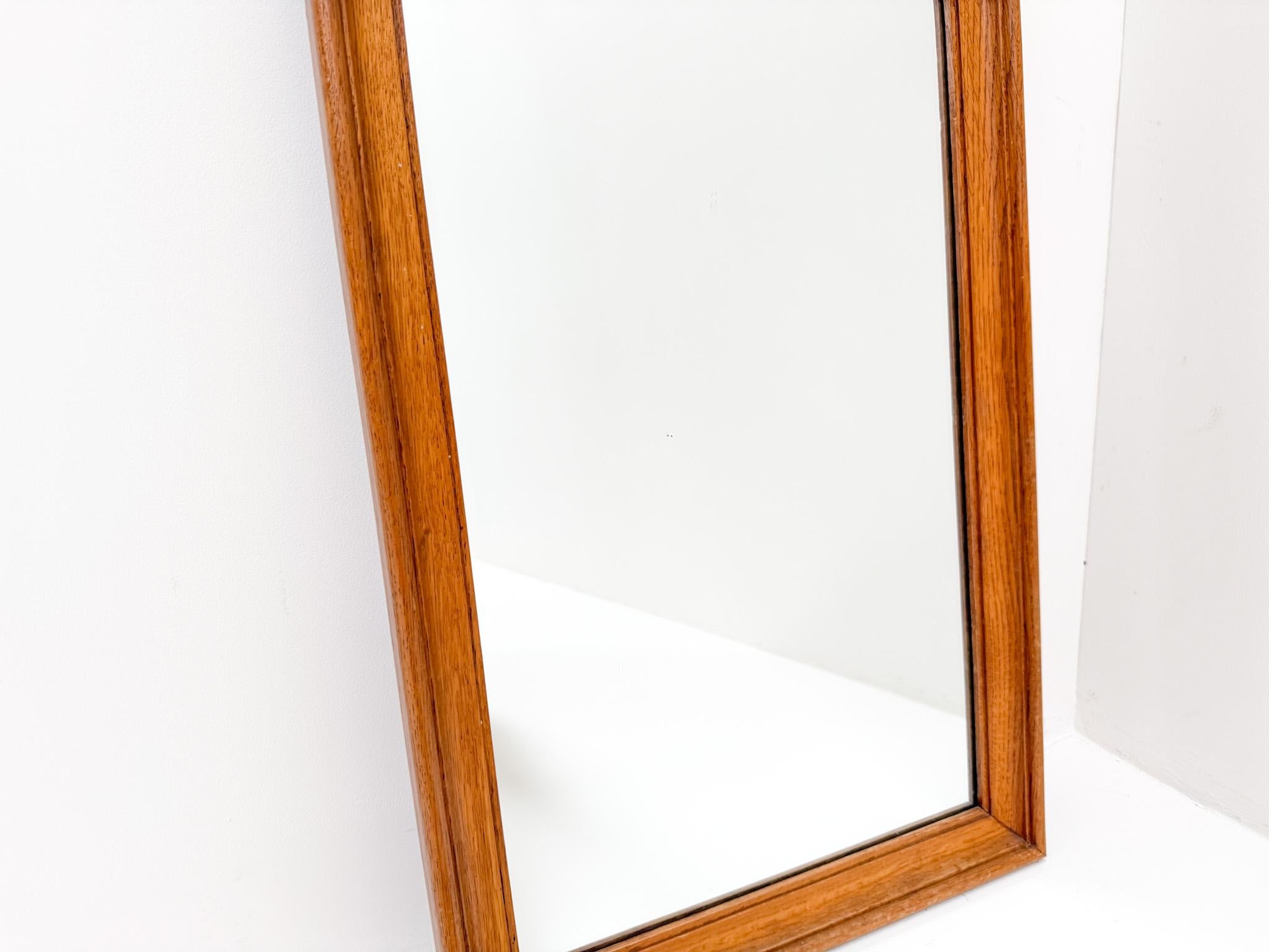 Milieu du XXe siècle Miroir mural en bois du milieu du siècle, style scandinave des années 1960 en vente