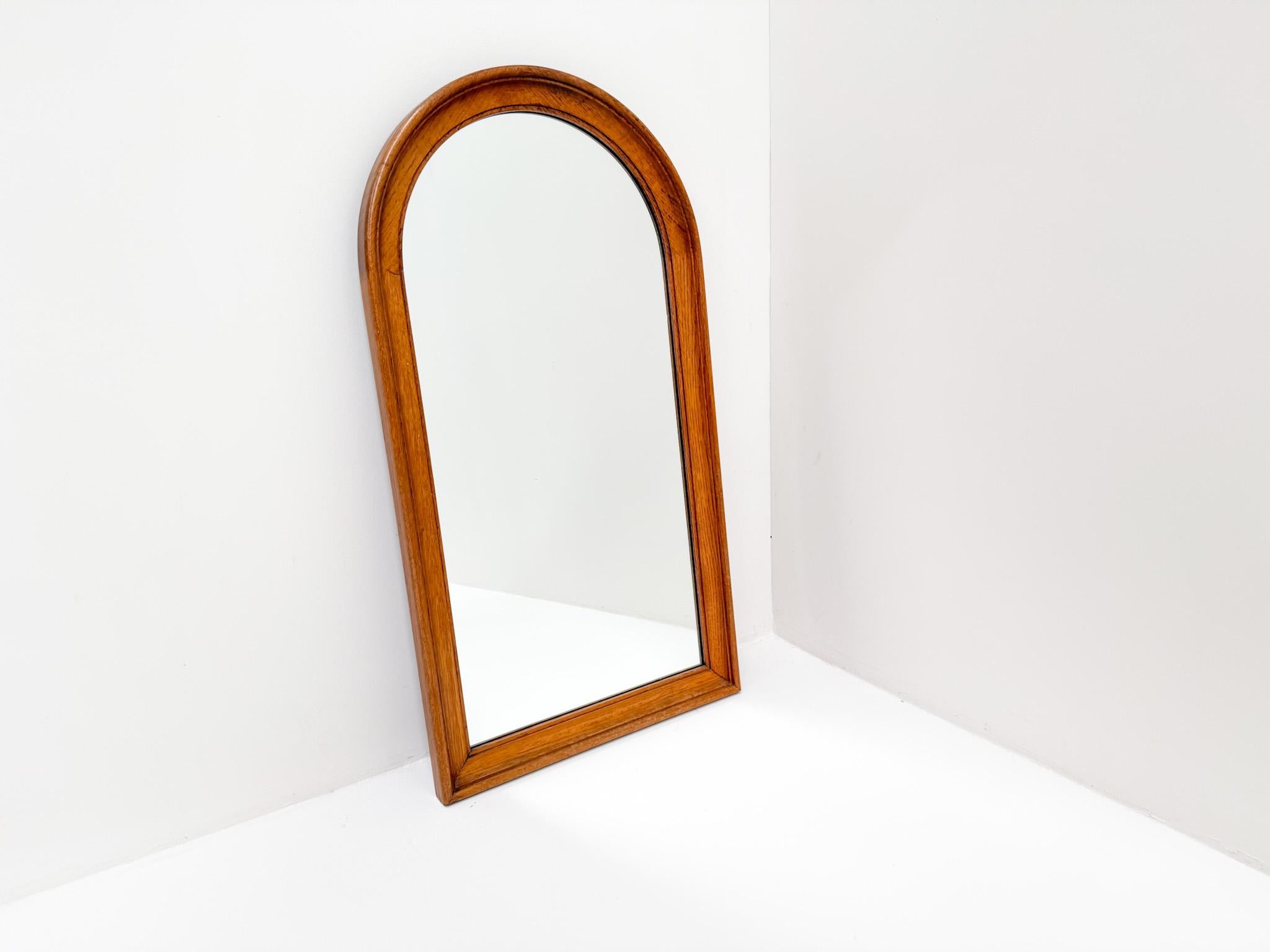 Miroir mural en bois du milieu du siècle, style scandinave des années 1960 en vente 1
