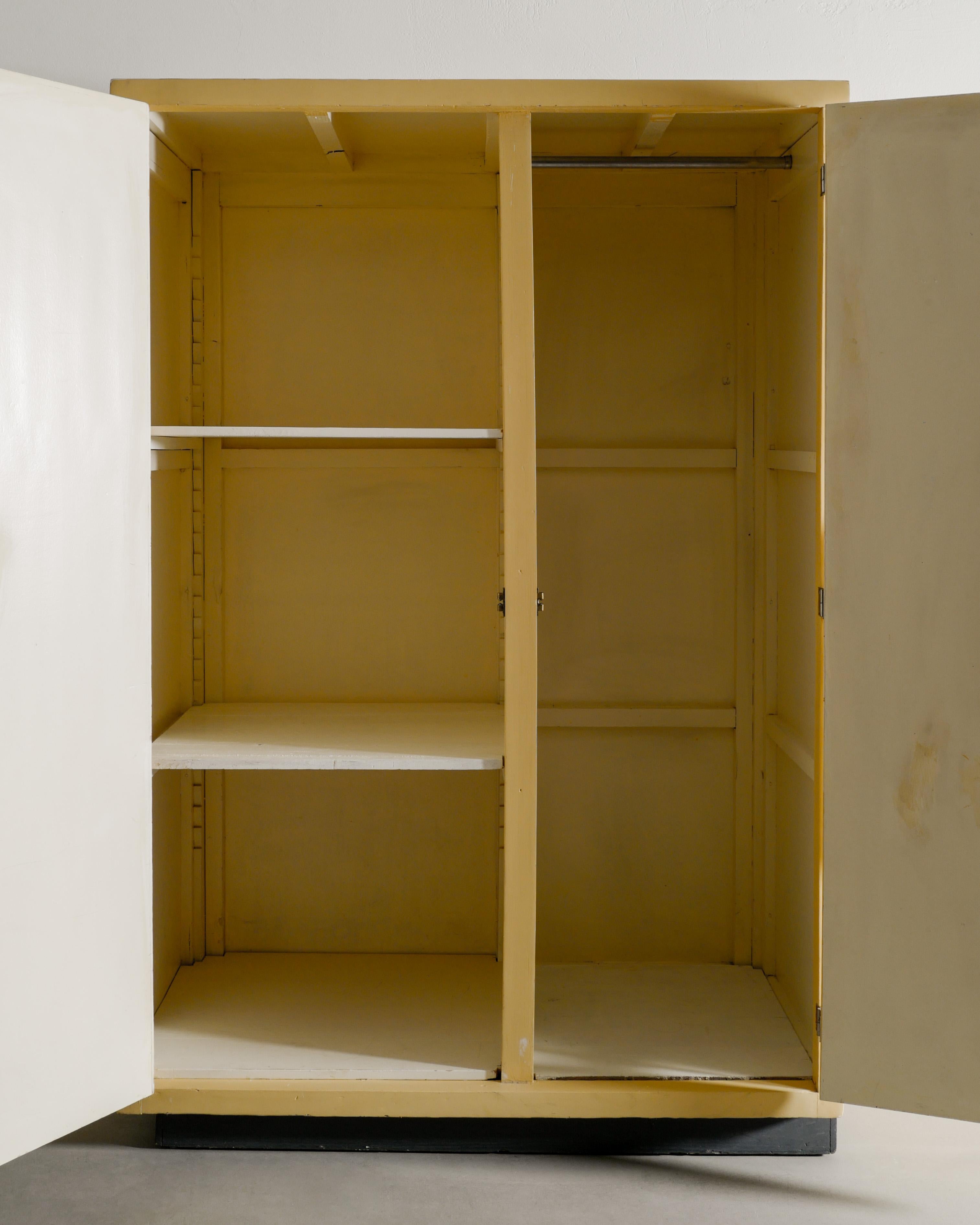 Armoire en bois du milieu du siècle par Le Corbusier pour l'Unité d'Habitation, années 1940 en vente 3