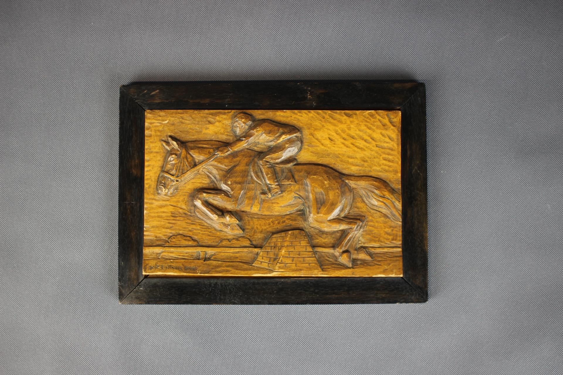 - Mid-Century woodwork of horce racing, 1944
- made of wood,
- shows signs of wear and age,
- in good original condition.