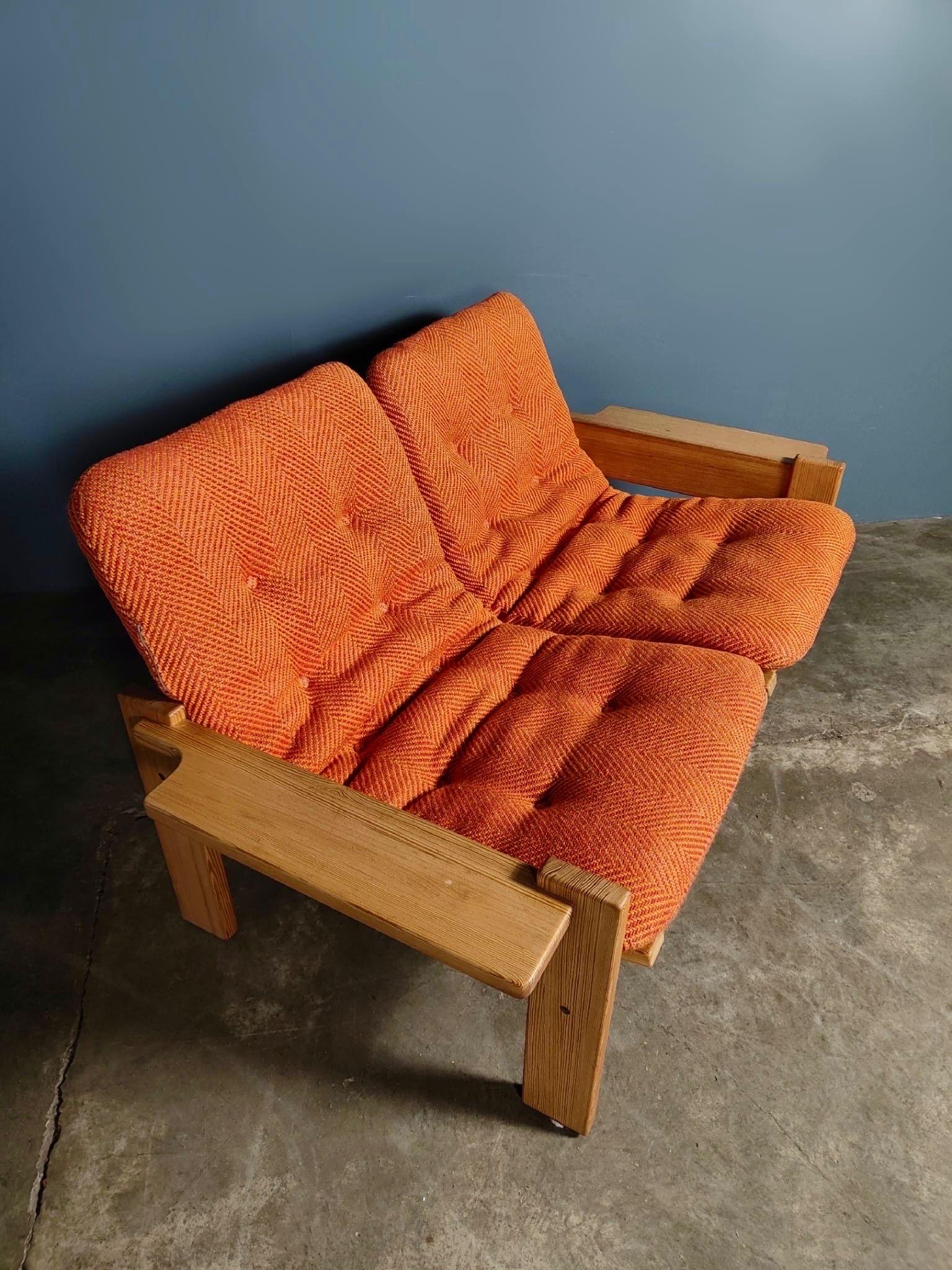 New Stock ✅

Mid Century Wool Pine Two Seater Sofa By Yngve Ekström For Swedese Vintage Retro MCM

A mid century two seater sofa, designed by Yngve Ekström for Swedese dating from the 1970s.

The sofa is upholstered in orange coloured wool padded