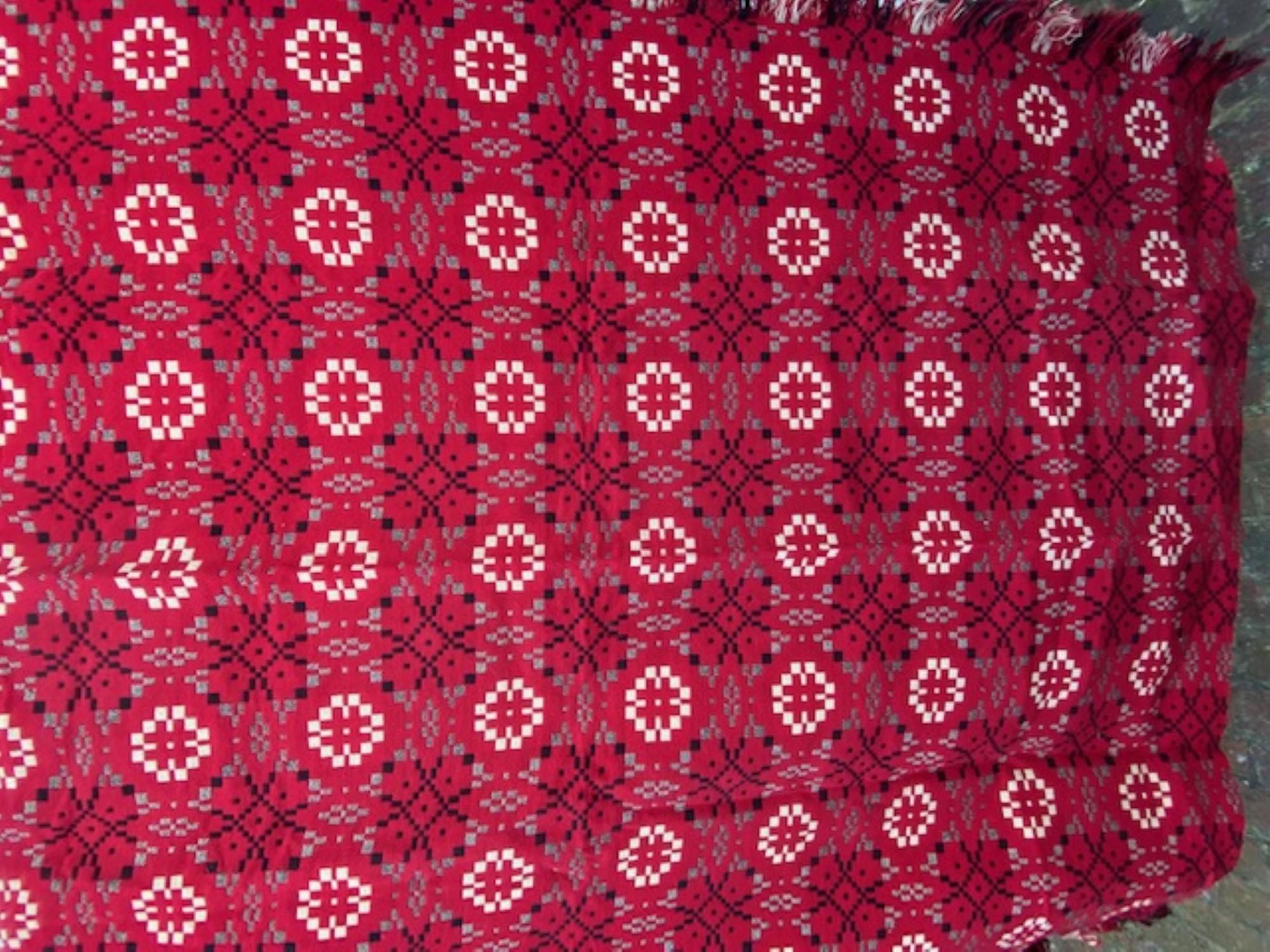 Mid-Century Wool Welsh Tapestry Blanket, 1970s (Red, Black & White) In Good Condition In Richmond, Surrey