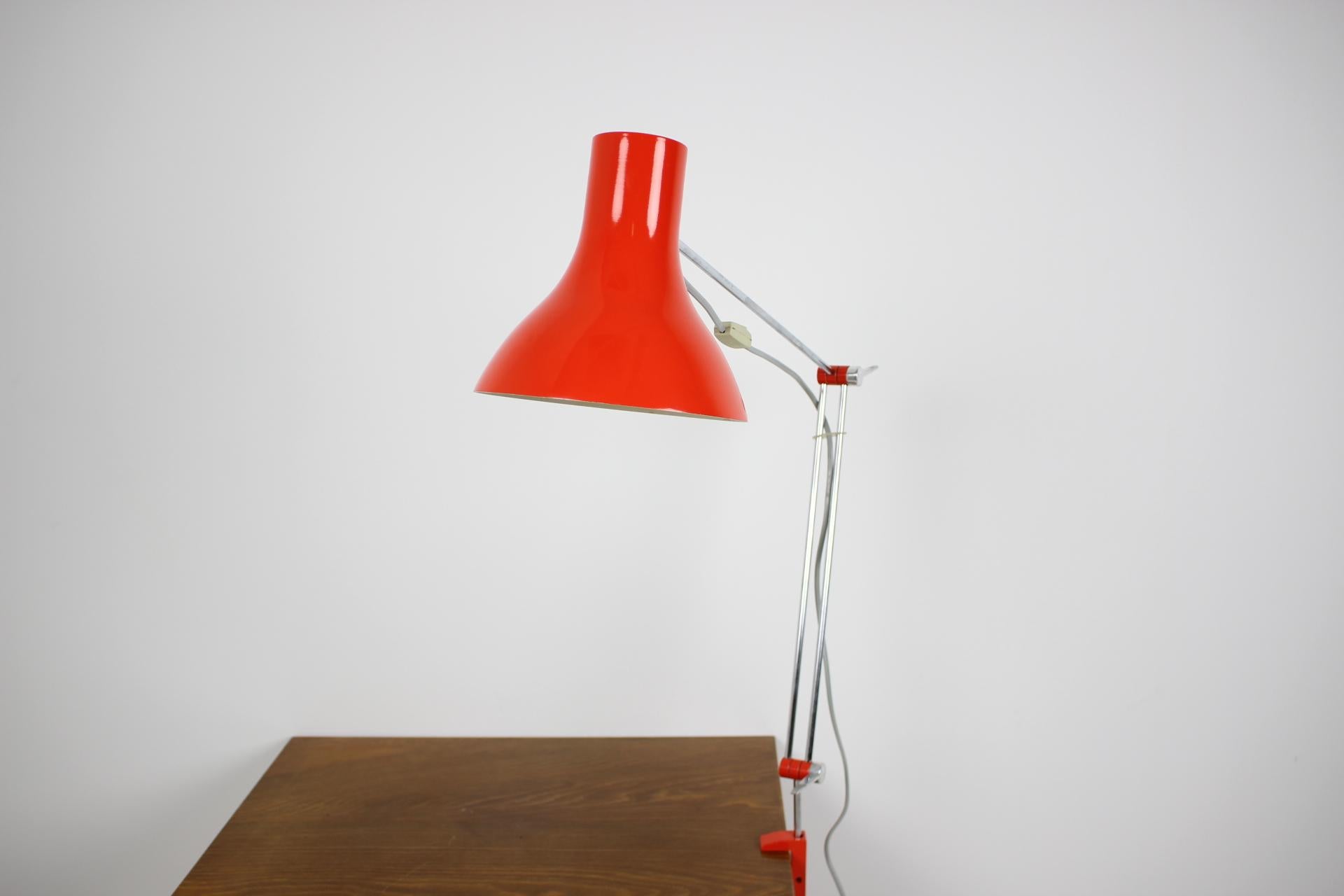 Mid-Century Modern Lampe de bureau réglable de style mi-siècle moderne conçue par Josef Hrka pour Napako, 1960 en vente
