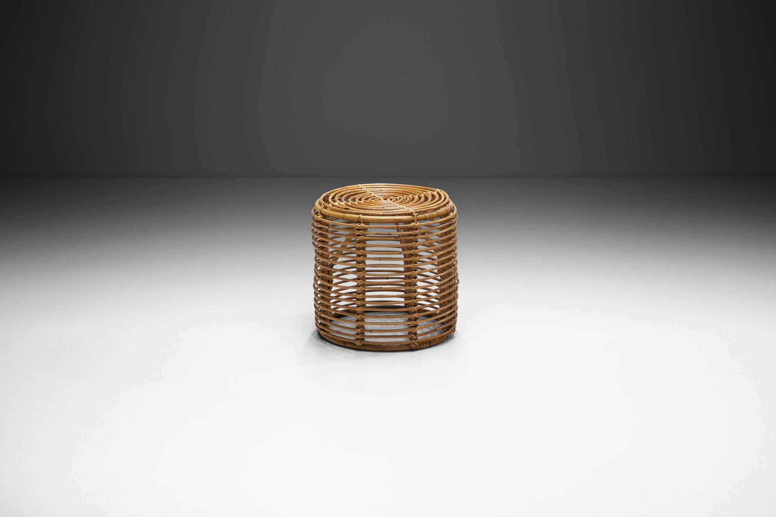 Form and function collide in this stool, a piece of furniture that is often underestimated. Designers define stools as jewels and statements in a space, and taking practicality into account, this bamboo and wicker stool is perfect to add visual