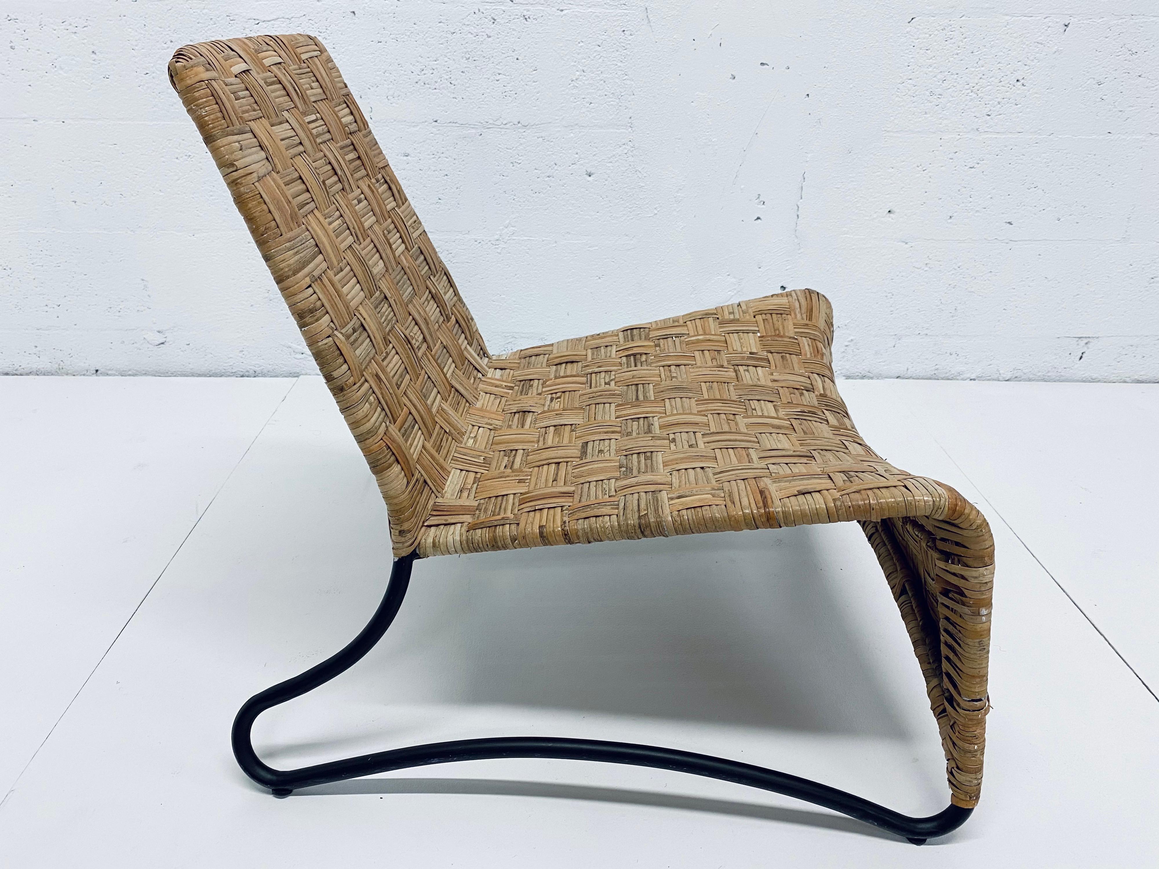 Midcentury Woven Rattan Lounge Chair with Black Tubular Frame In Good Condition In Miami, FL