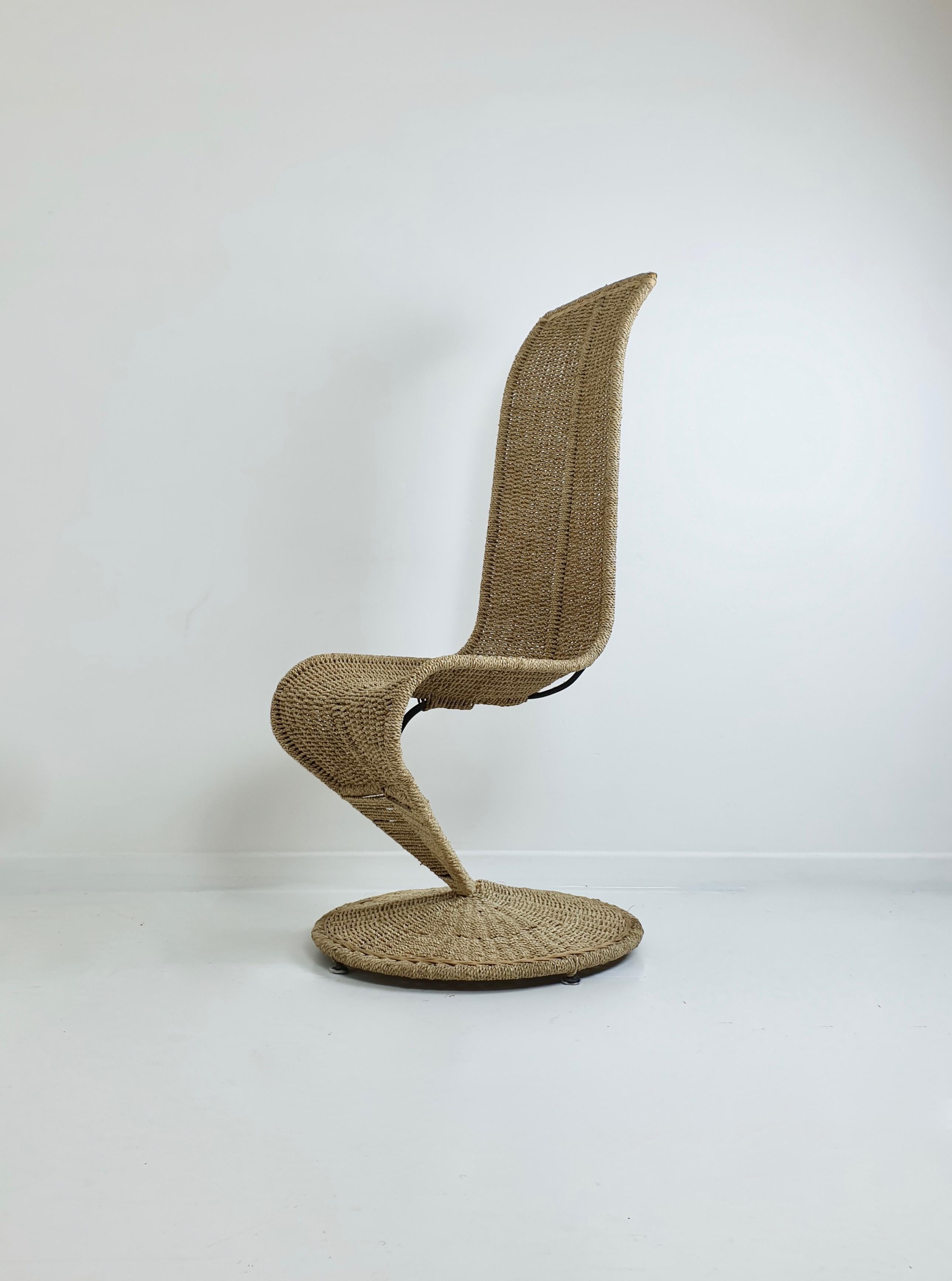 Mid-Century Modern 'S' chair designed by Marzo Cecchi in the 1970s. Formed from handwoven rope on a metal frame.
