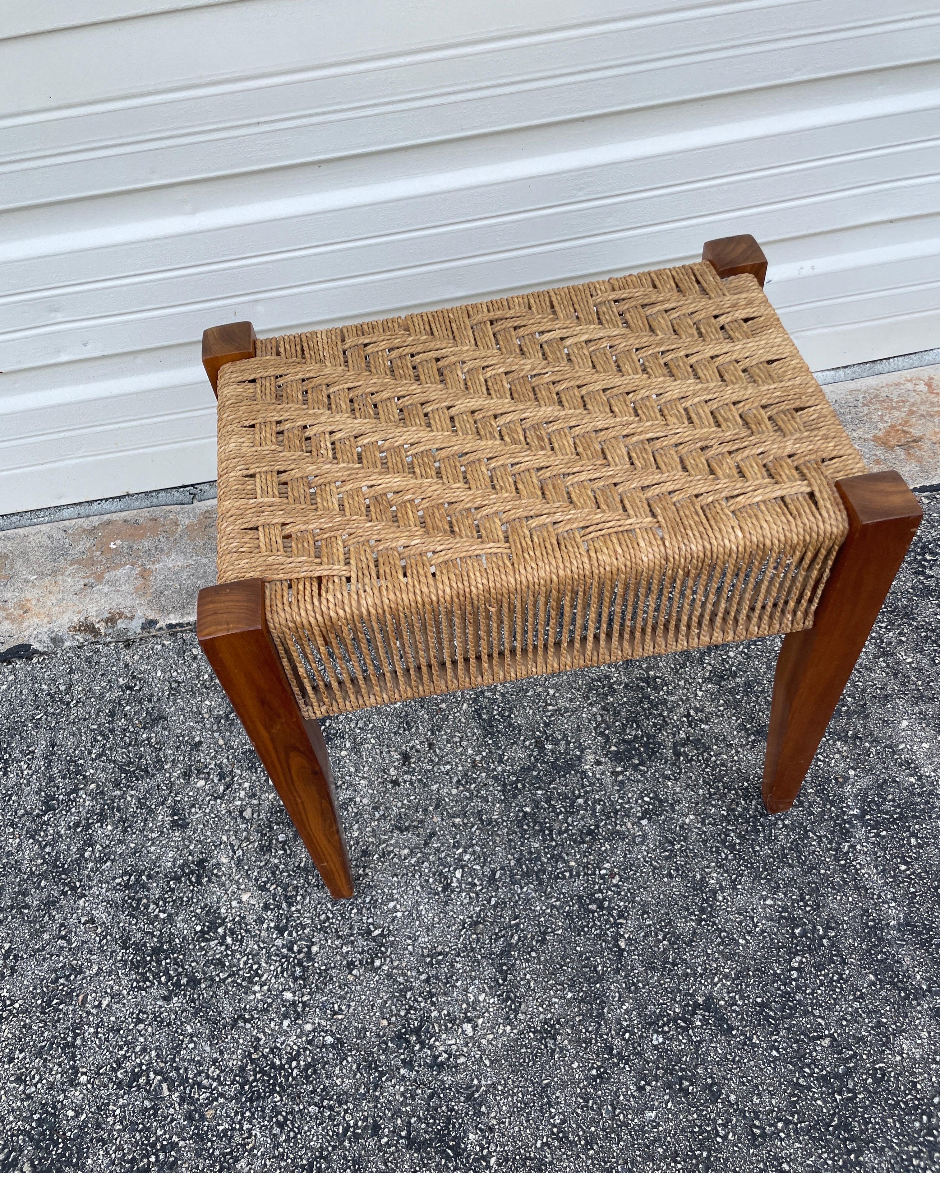 Mid Century gewebt oben Wood Frame Hocker im Angebot 1