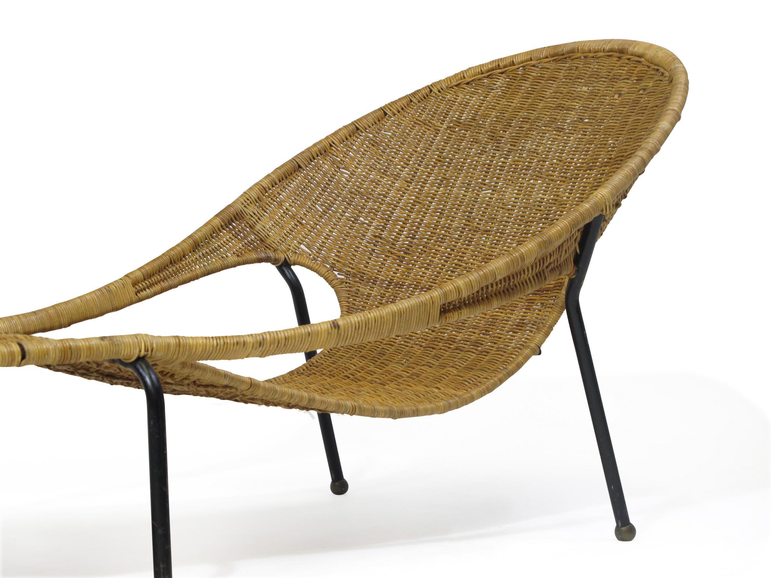 Midcentury Woven Wicker Chaise Lounge In Good Condition In Oakland, CA