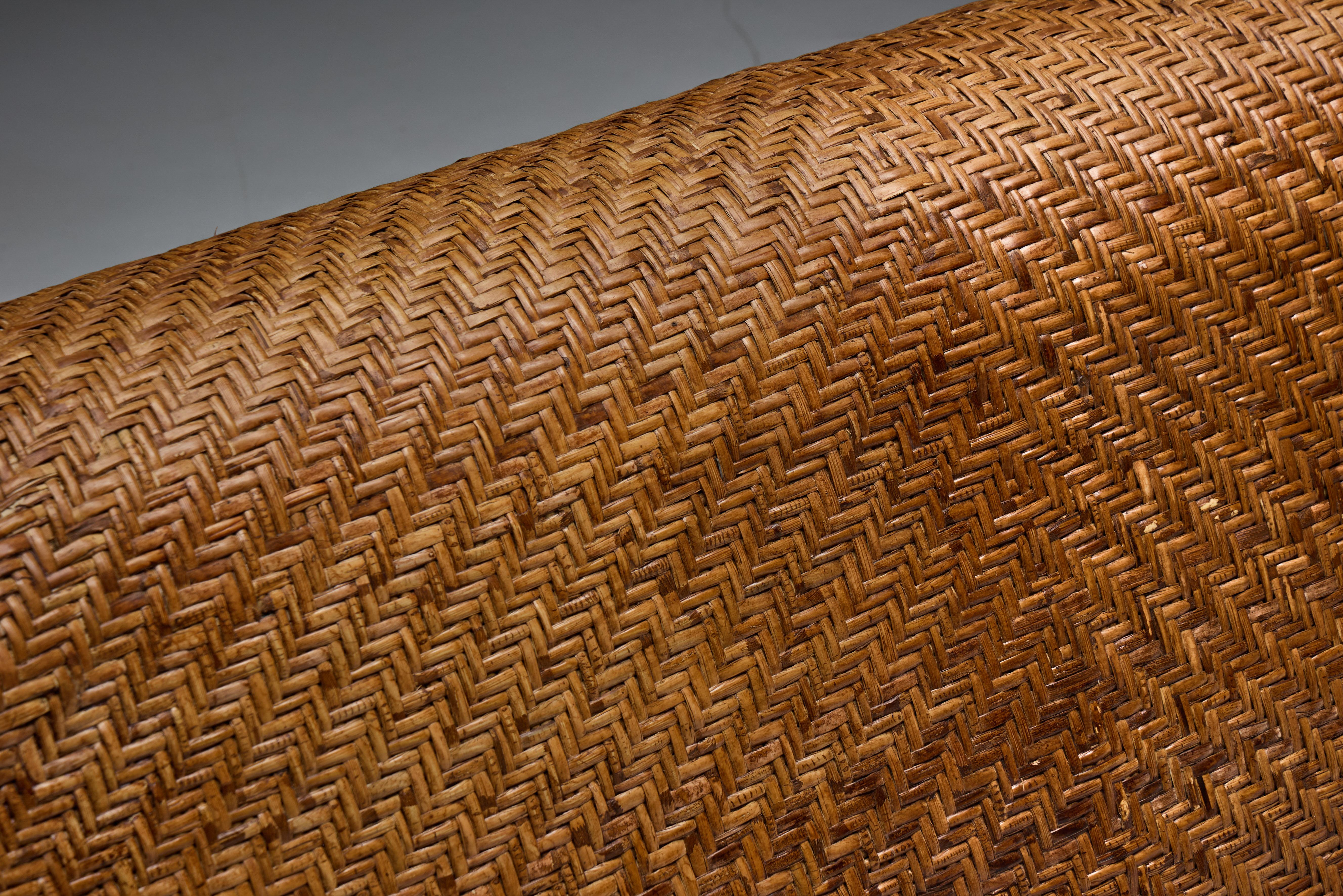 Sofá de mimbre tejido de mediados de siglo, Francia, 1970 en venta 8