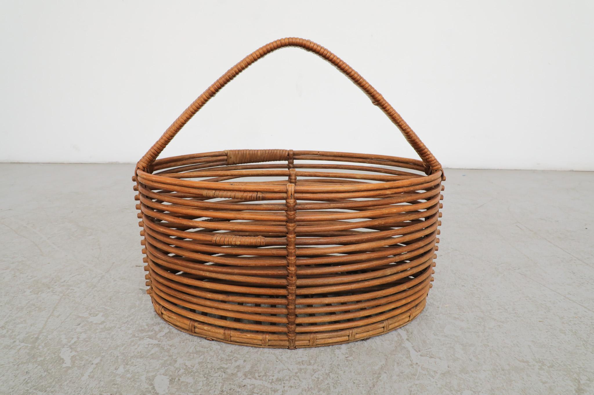 Mid-Century Woven Willow Basket or Magazine Rack For Sale 4