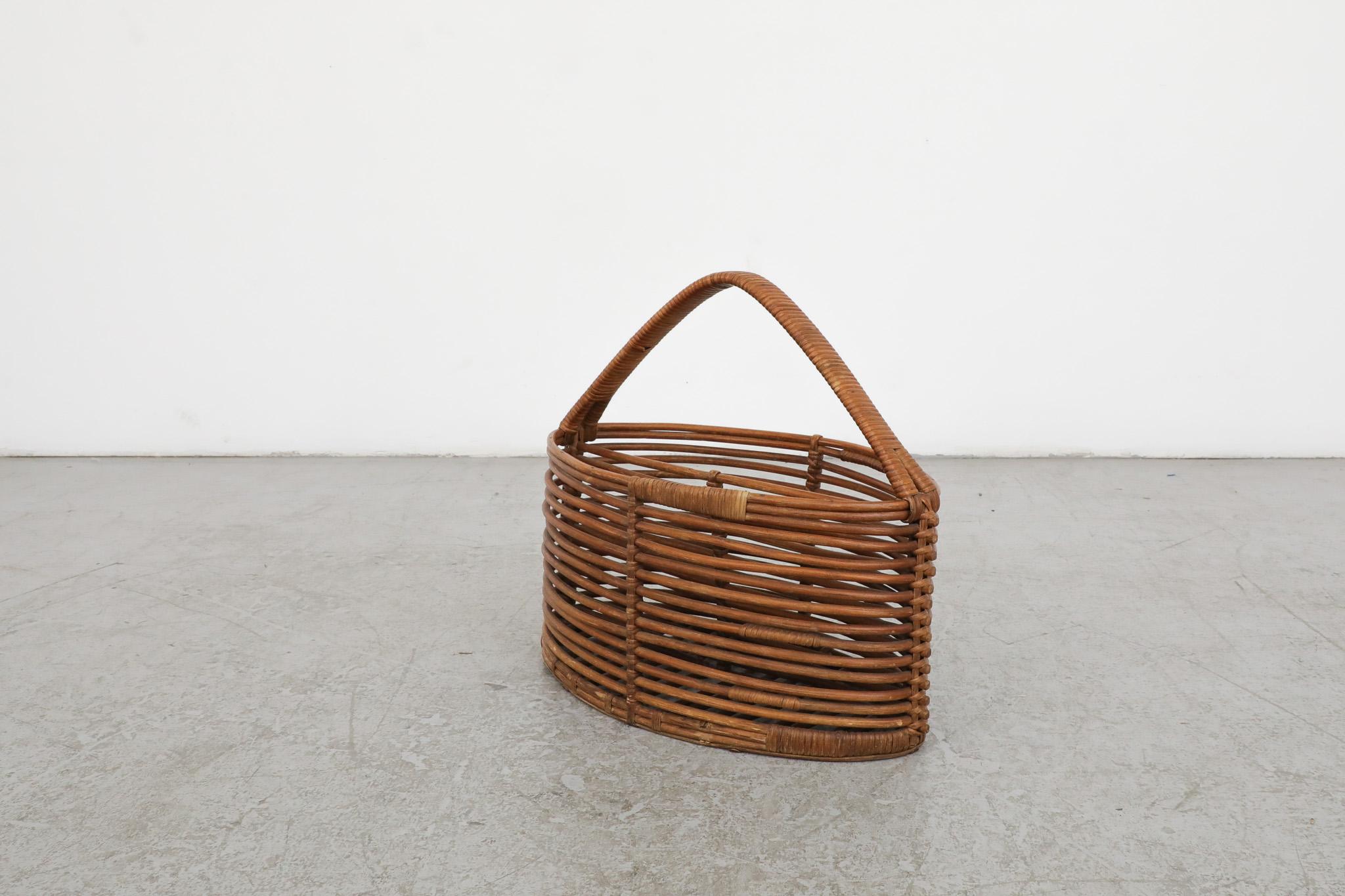 Mid-Century Woven Willow Basket or Magazine Rack In Good Condition For Sale In Los Angeles, CA